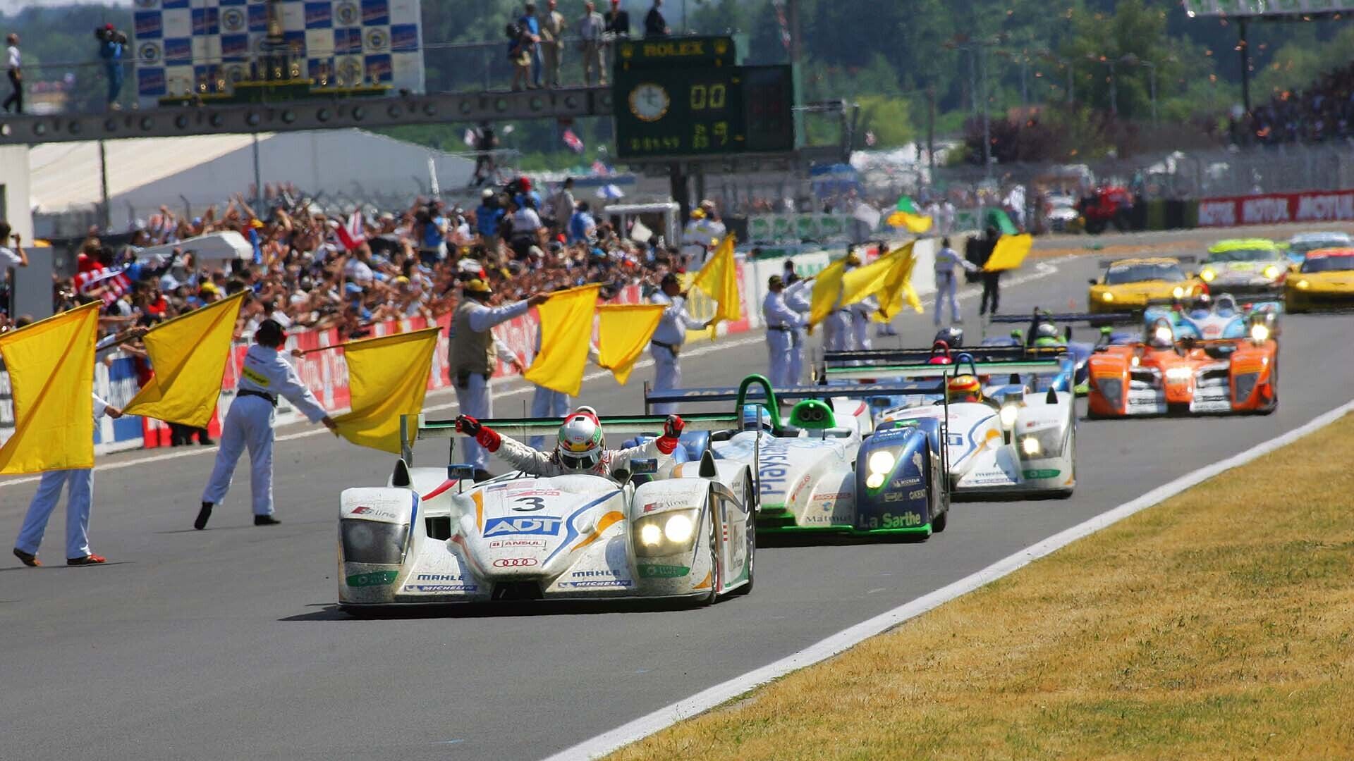 Das Foto zeigt den siegreichen Audi R8 in Le Mans im Jahr 2005.