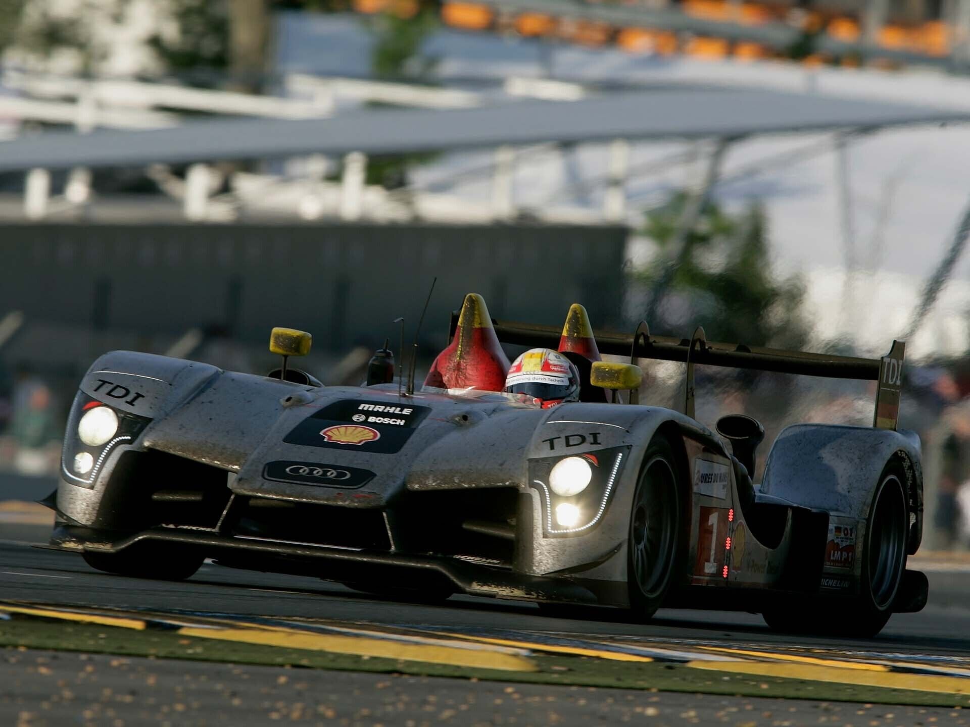 Foto des Audi R15 TDI in Le Mans 2009.