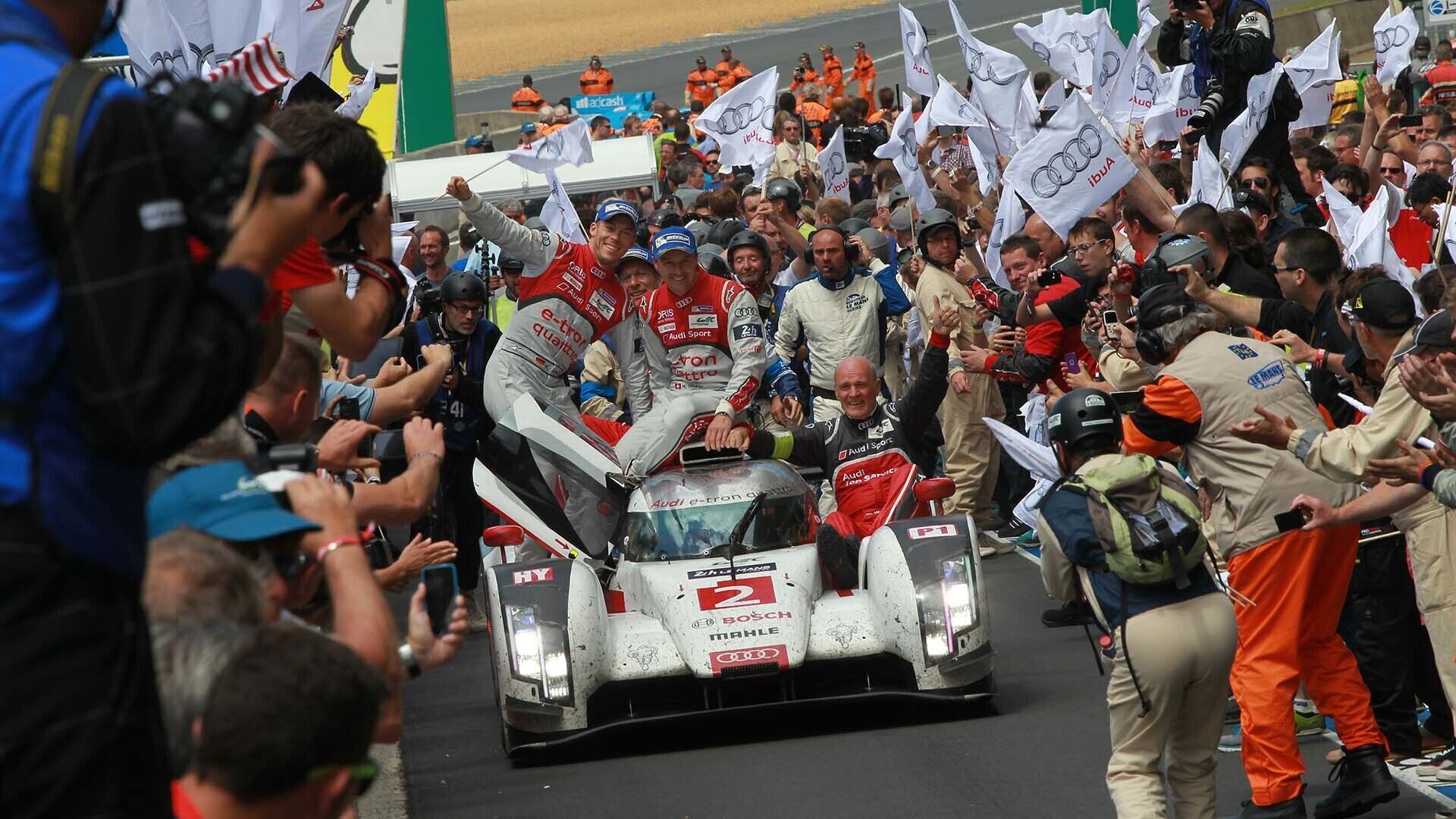 Das Foto zeigt den Sieg des Audi R18 e-tron quattro in Le Mans 2014.