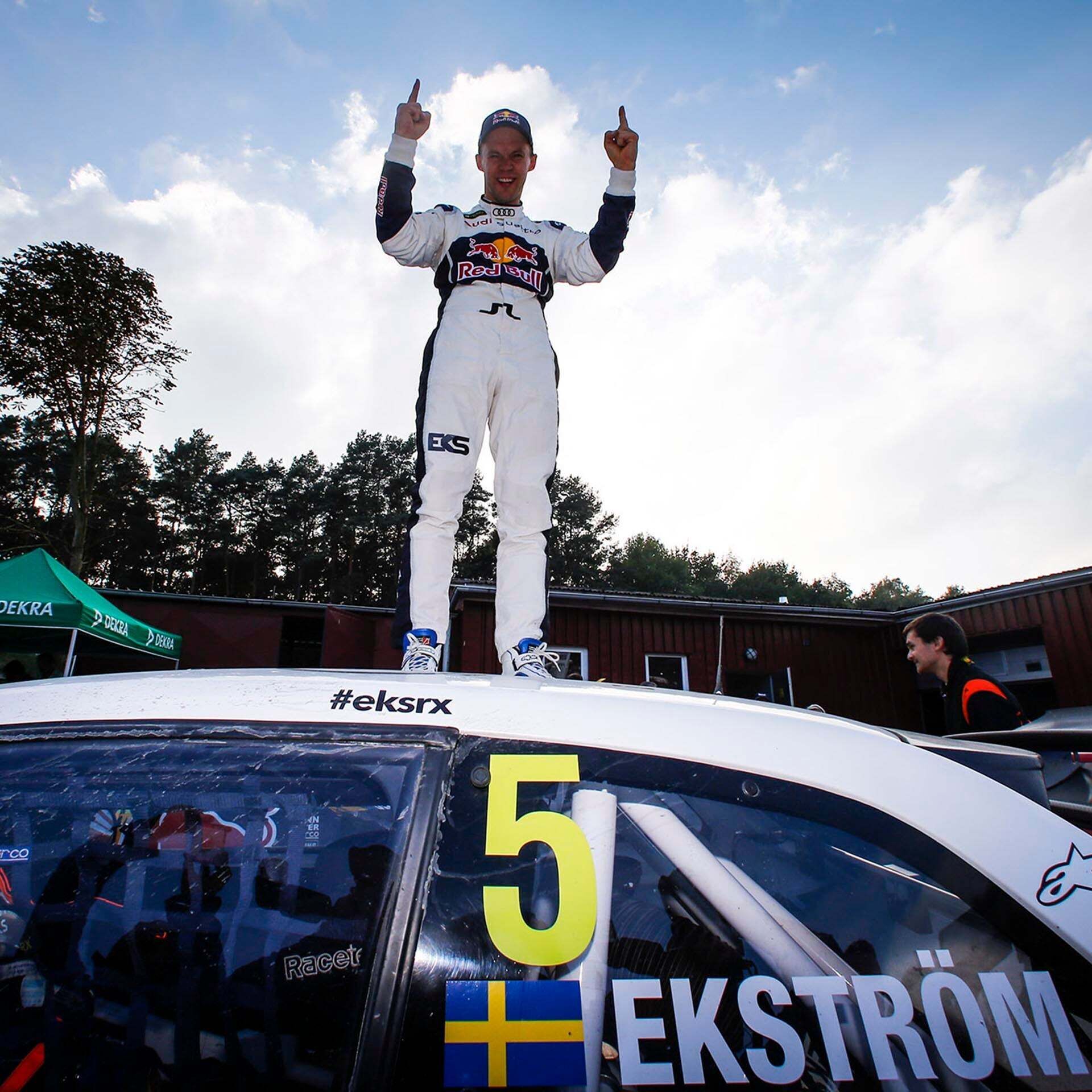 Das Foto zeigt Mattias Ekström, der 2016 seinen World RX-Titel feiert.