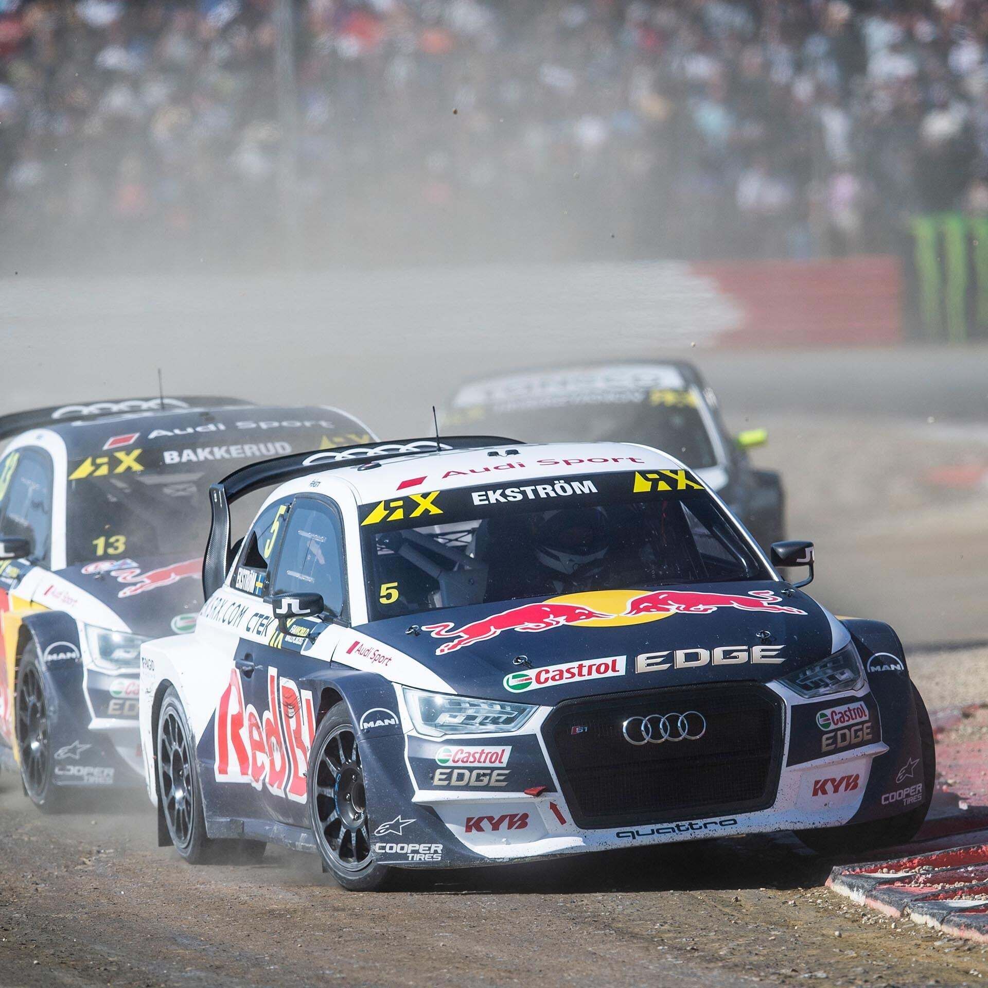 Das Foto zeigt das Rallycross-Auto von Mattias Ekström vor seinem Teamkollegen in Frankreich 2018.