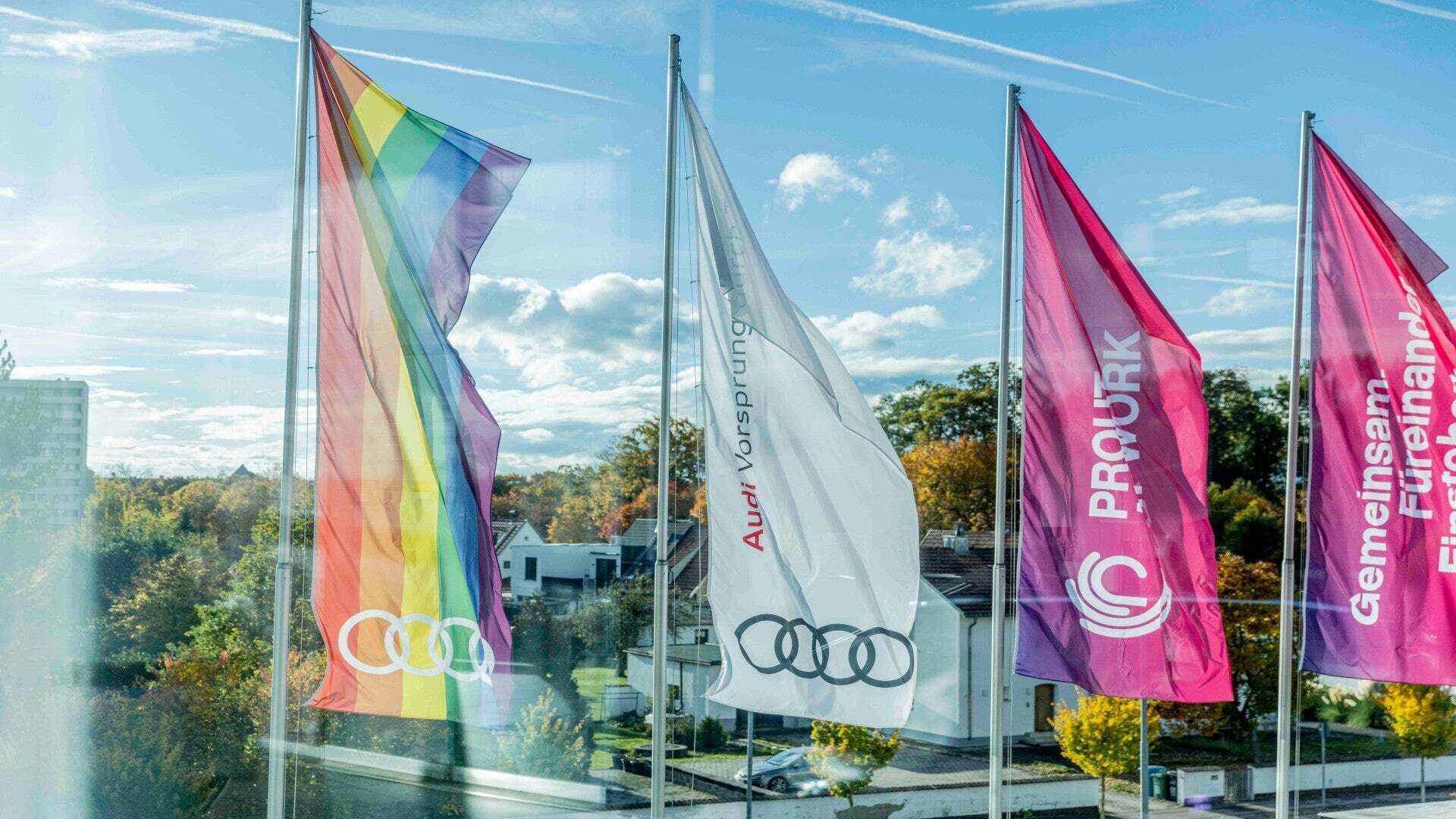Flags on the factory site symbolize unity on the topic of diversity & inclusion