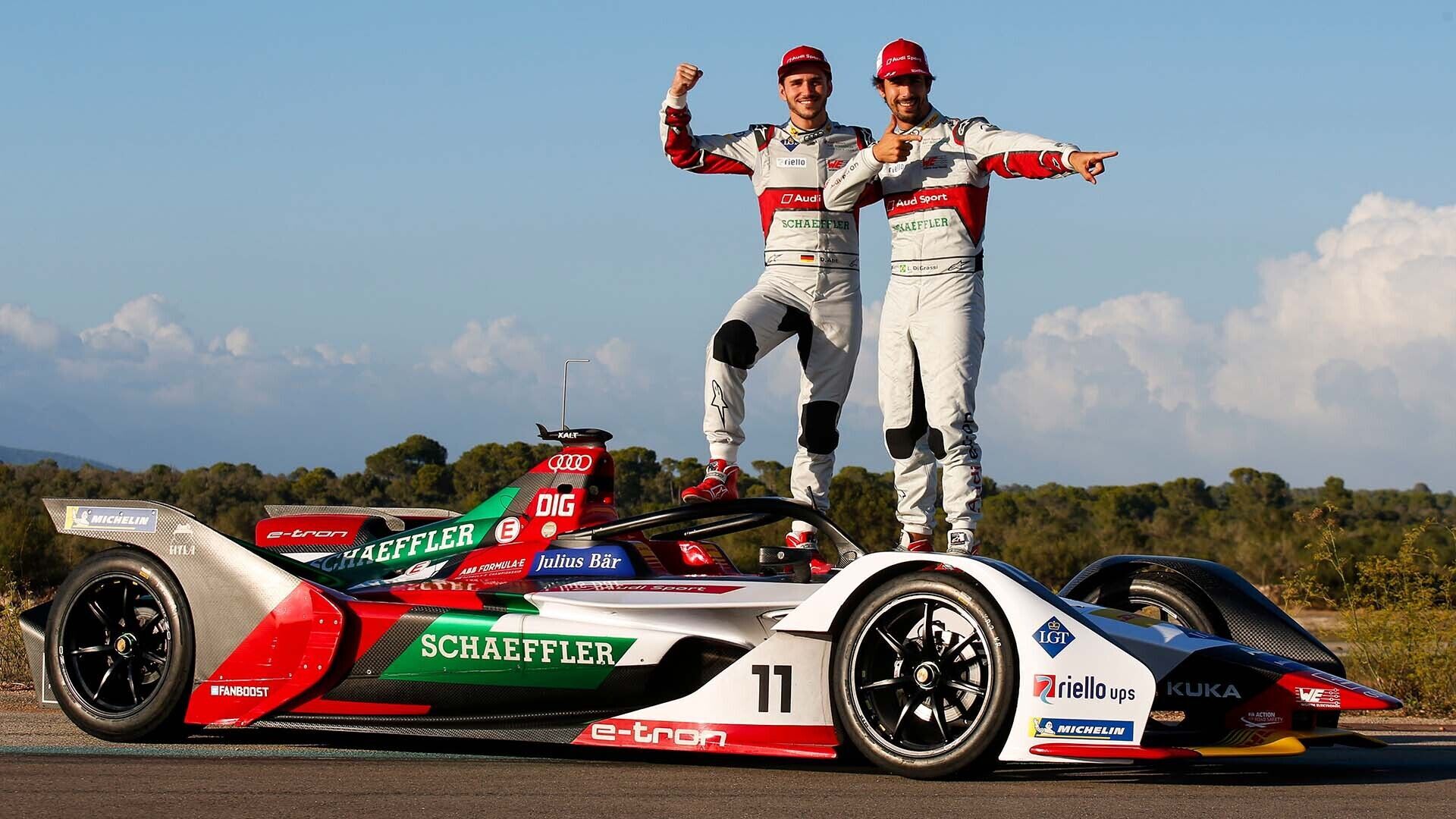 Pressefoto von Daniel Abt, Lucas di Grassi und dem Audi Formel-E-Rennwagen vor der fünften Formel-E-Saison.