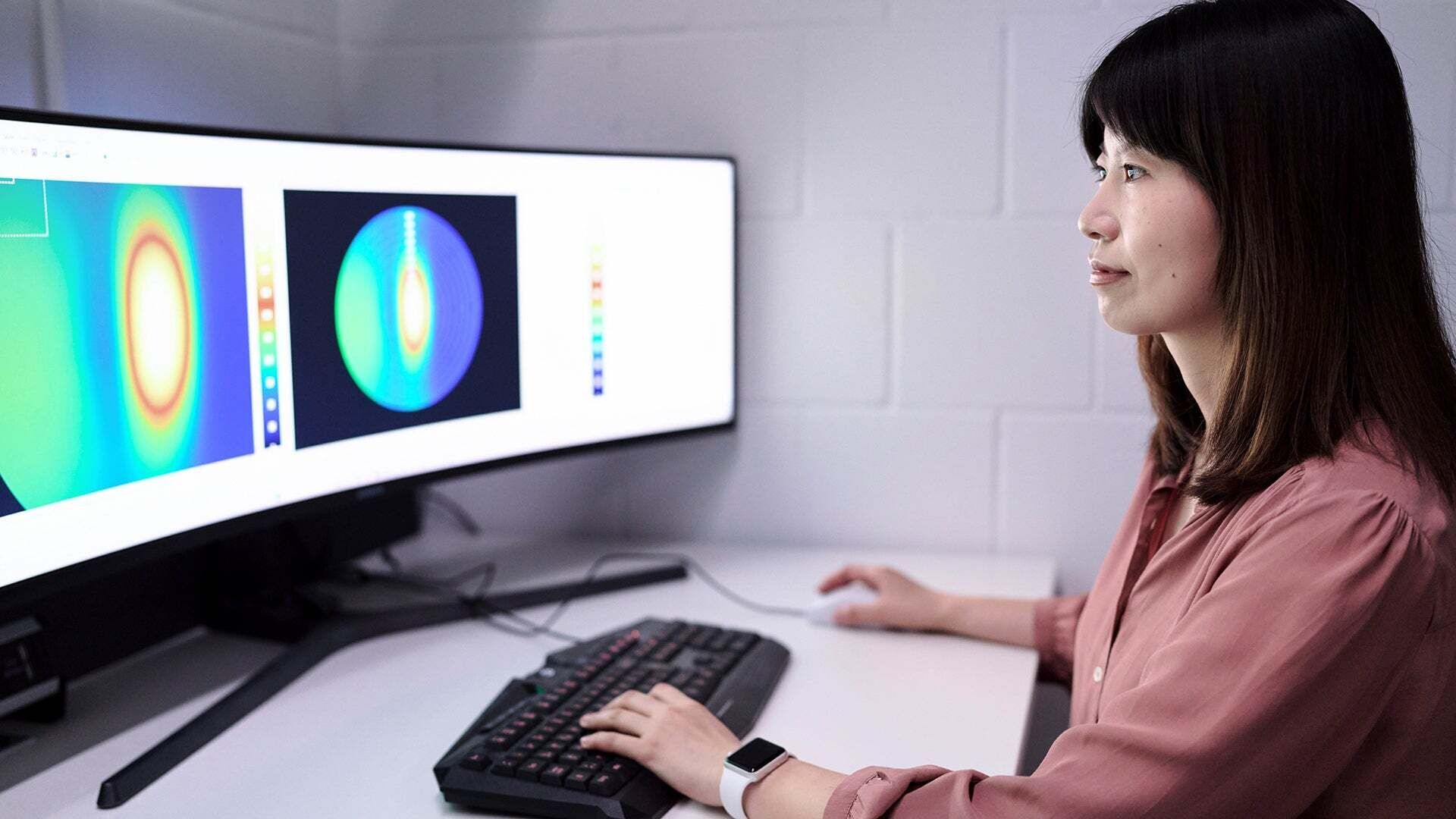 Jiayi looks at measurements on the computer