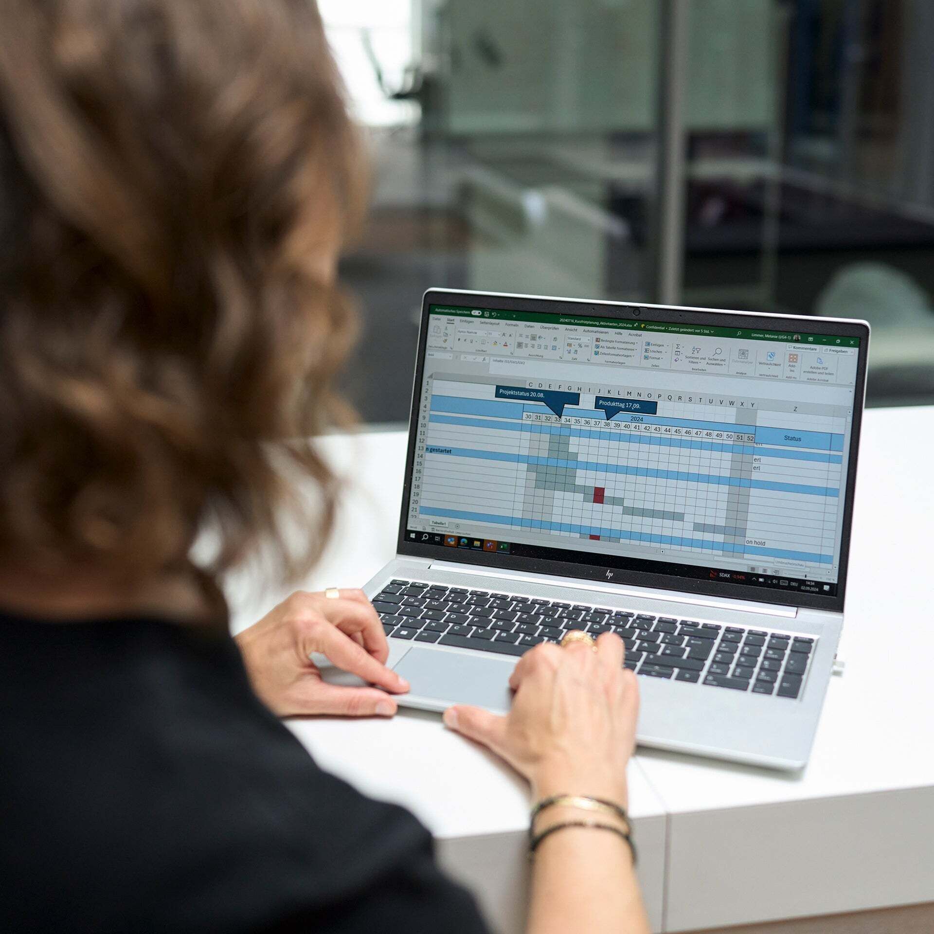 Melanie Limmer works on the laptop, focus on the laptop screen