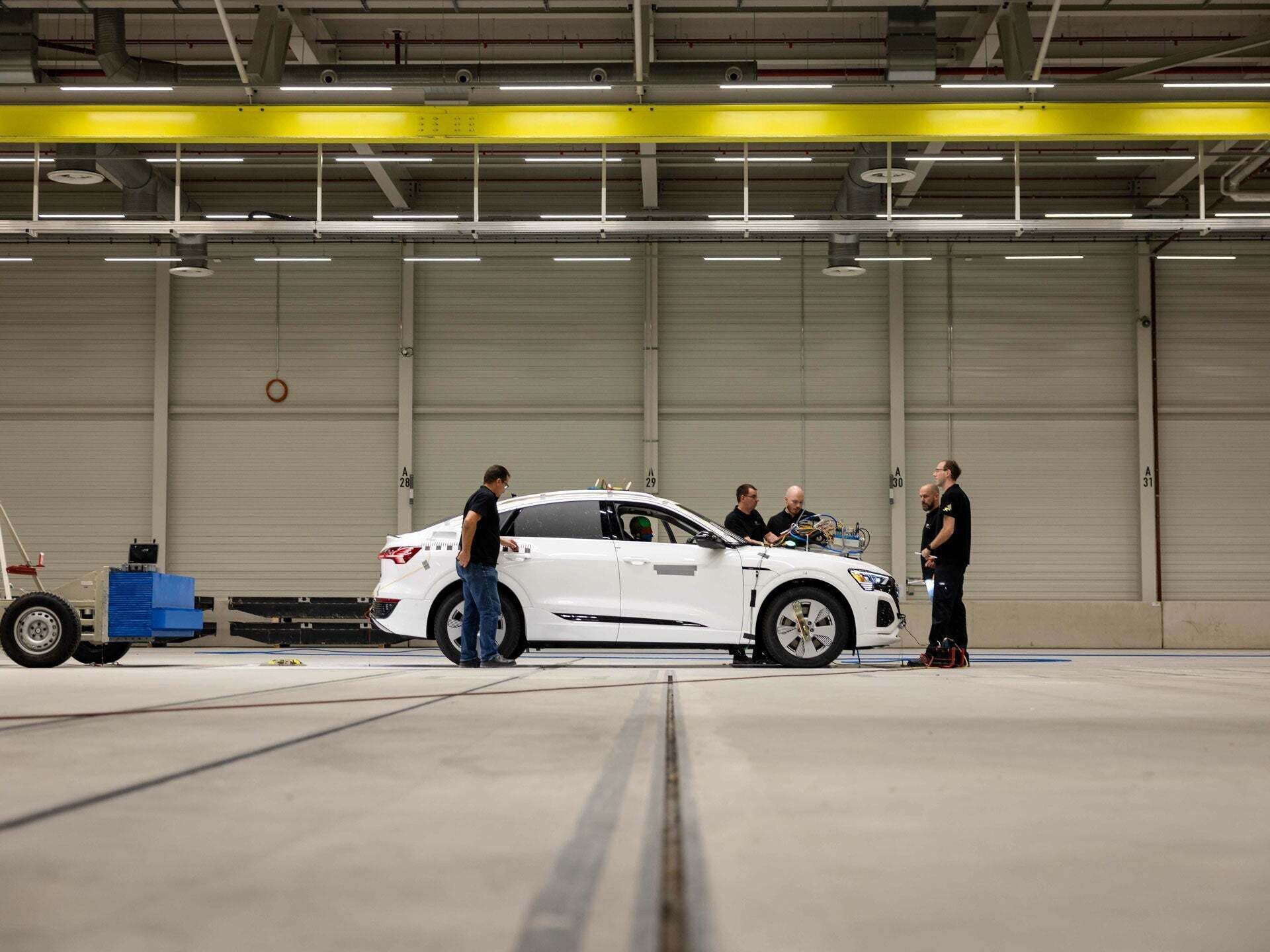 Preparations for a crash test at the new vehicle safety center in Ingolstadt
