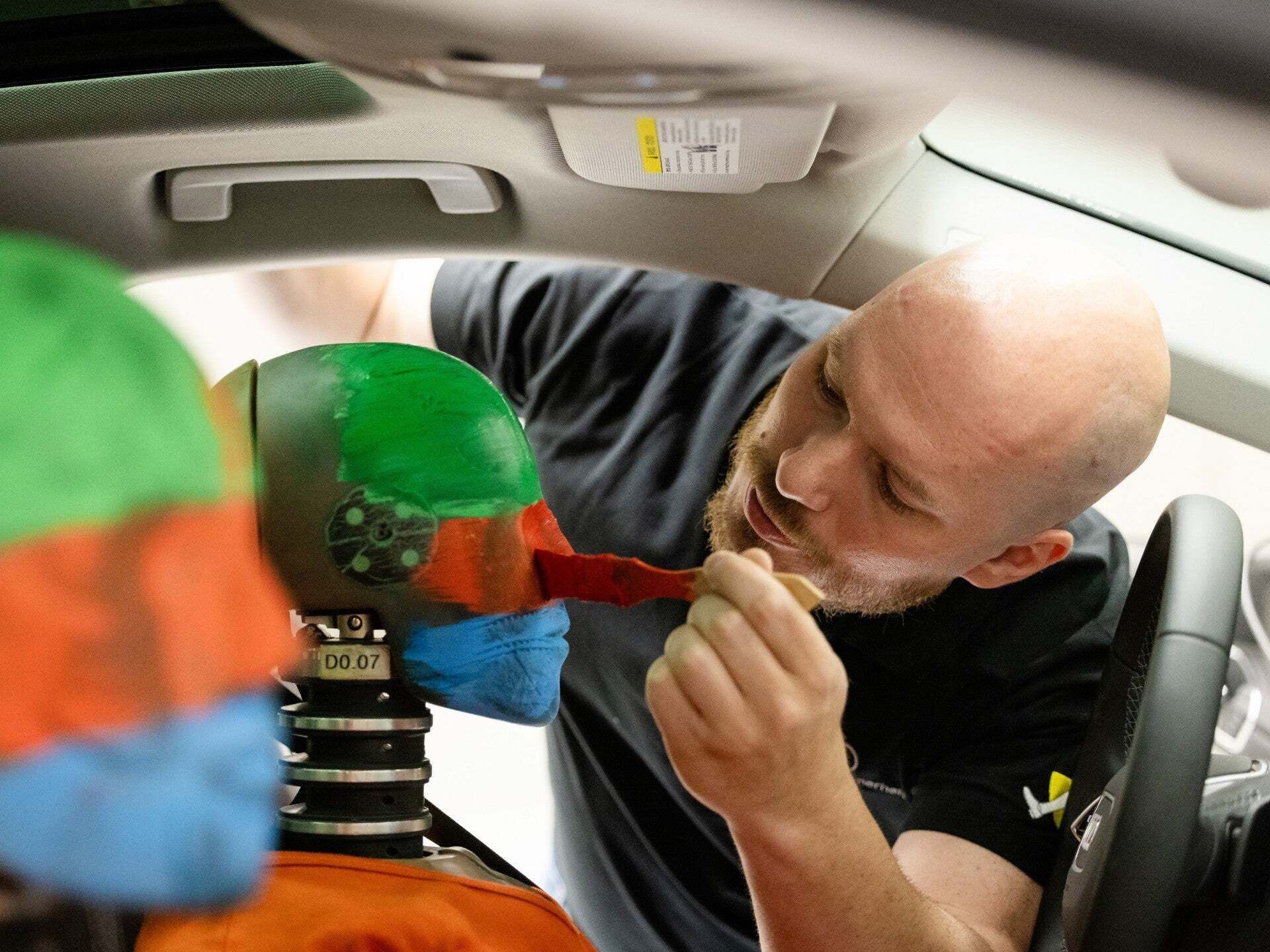 Crash-Test-Dummy - Preparation of the crash test dummy