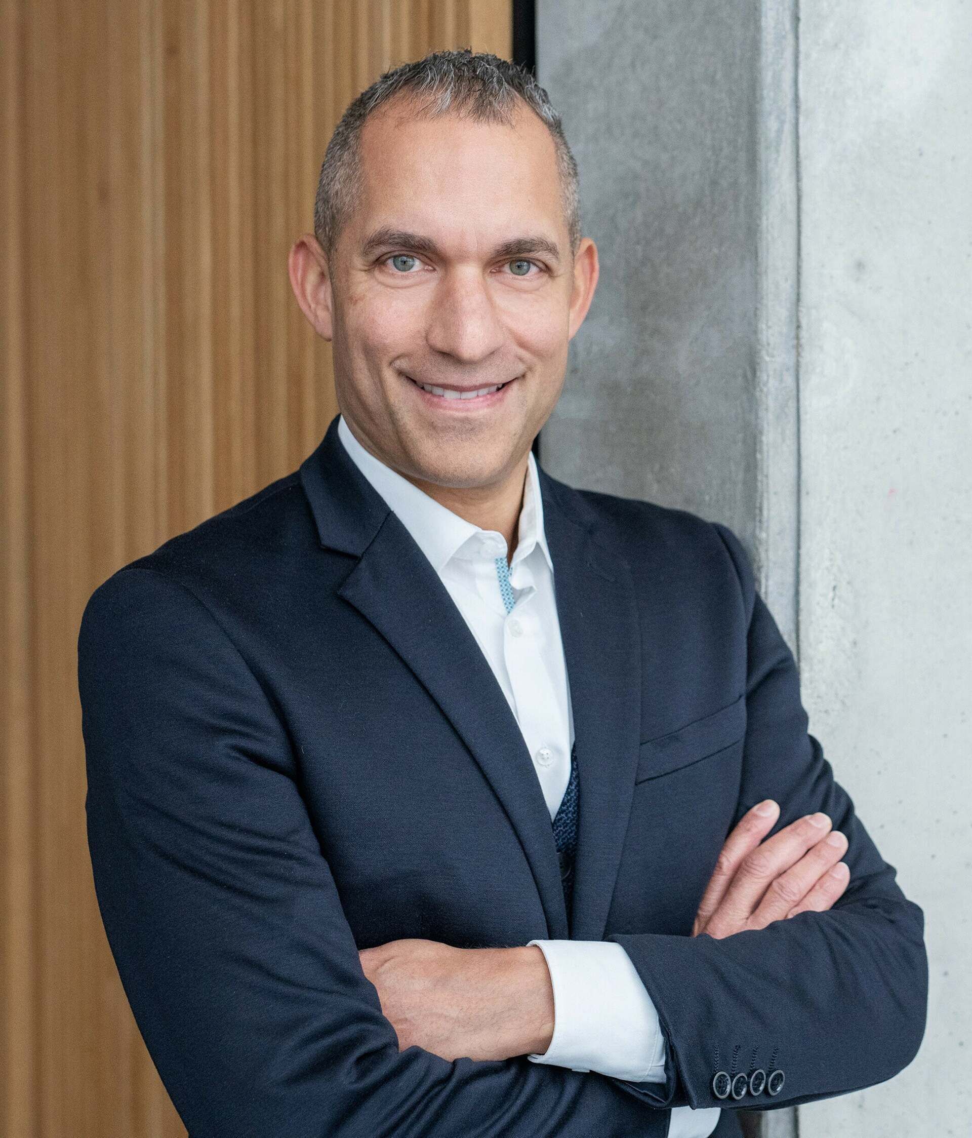 Porträt Daniel Patnaik, Menschenrechtsbeauftragter des Audi Konzerns