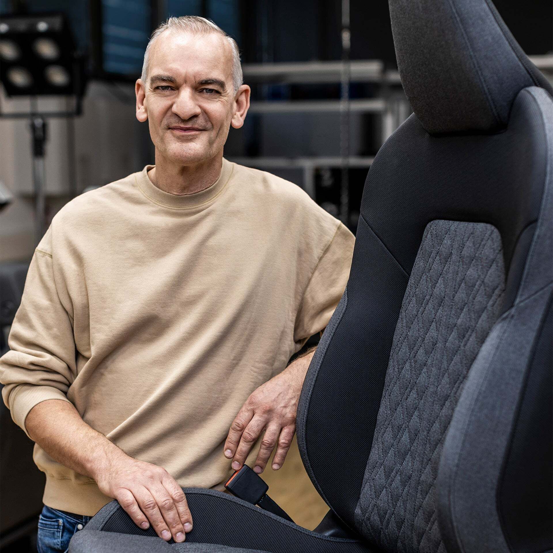 Ernst Günther in portrait next to a car seat - Ernst Günther in portrait next to a car seat