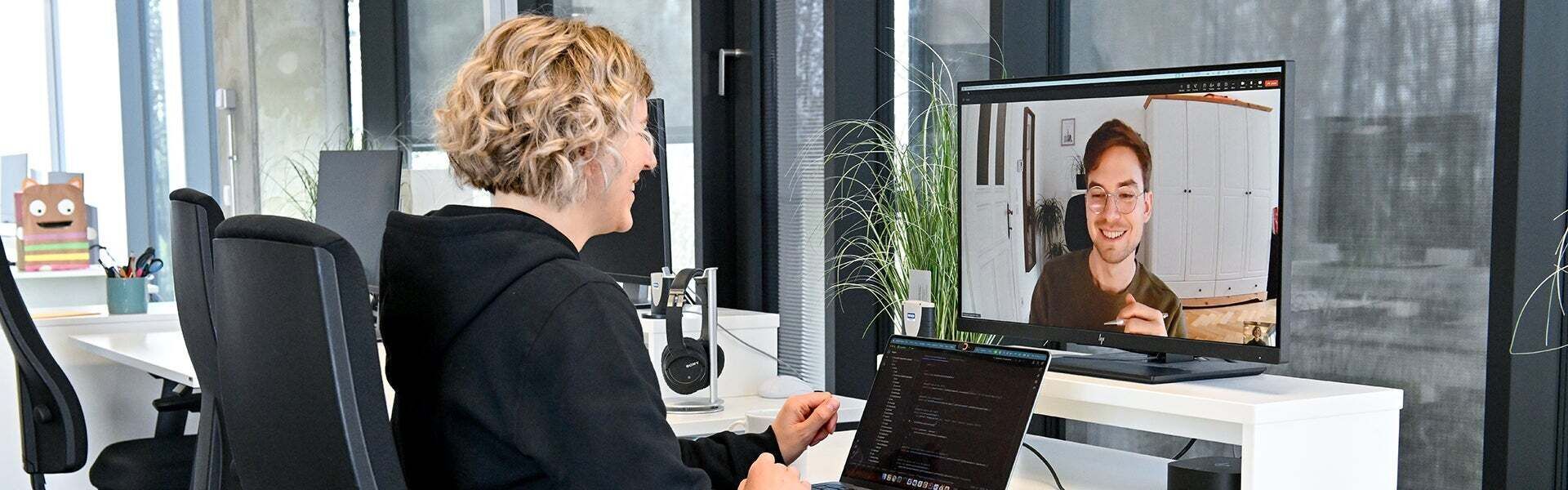Nadine and David, Software Engineers SDC, talk to each other virtually via computer