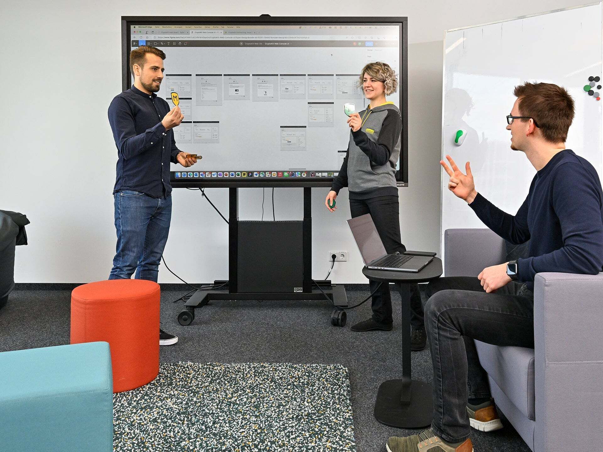 Nadine, Software Engineer SDC, has a meeting with colleagues and holds up a piece of paper