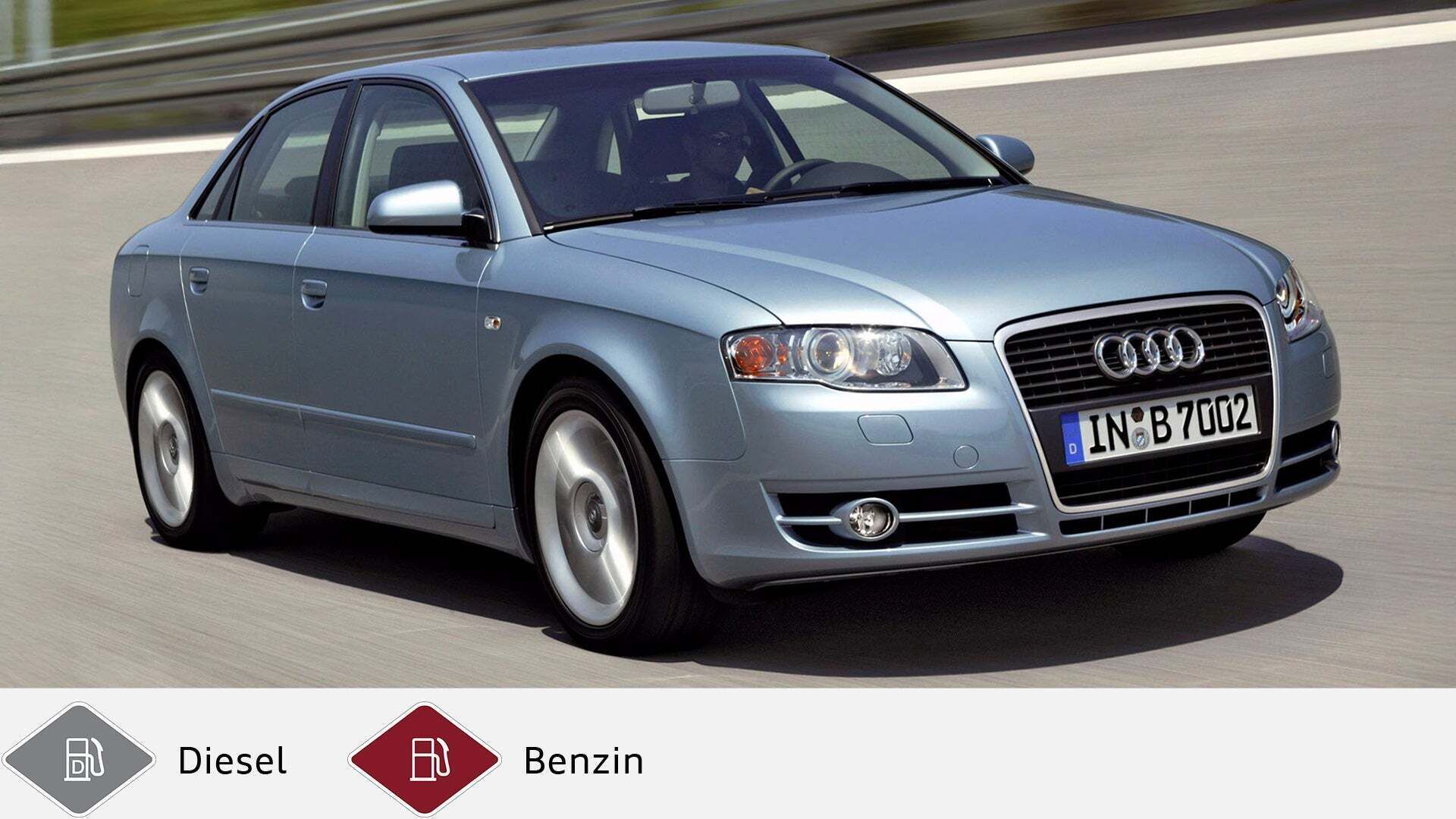 Silberner Audi A4 in Fahrt auf Autobahn, leicht von vorne rechts aufgenommen. Unten graues Dieselsymbol und rotes Benzinsymbol.