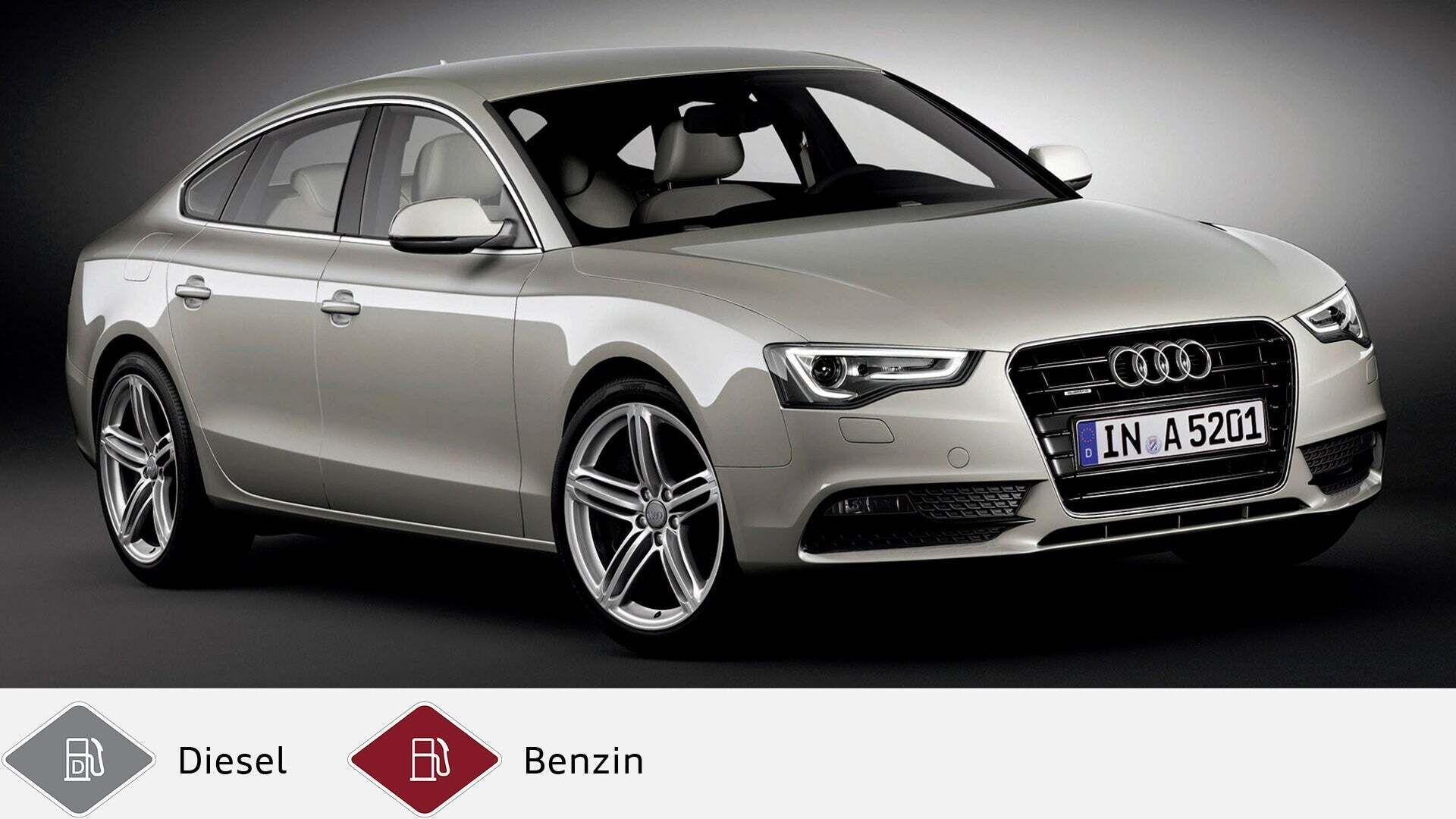 Beiger Audi A5 Sportback (2011–2016) im Studio vor dunklem Hintergrund. Unten graues Dieselsymbol und rotes Benzinsymbol.