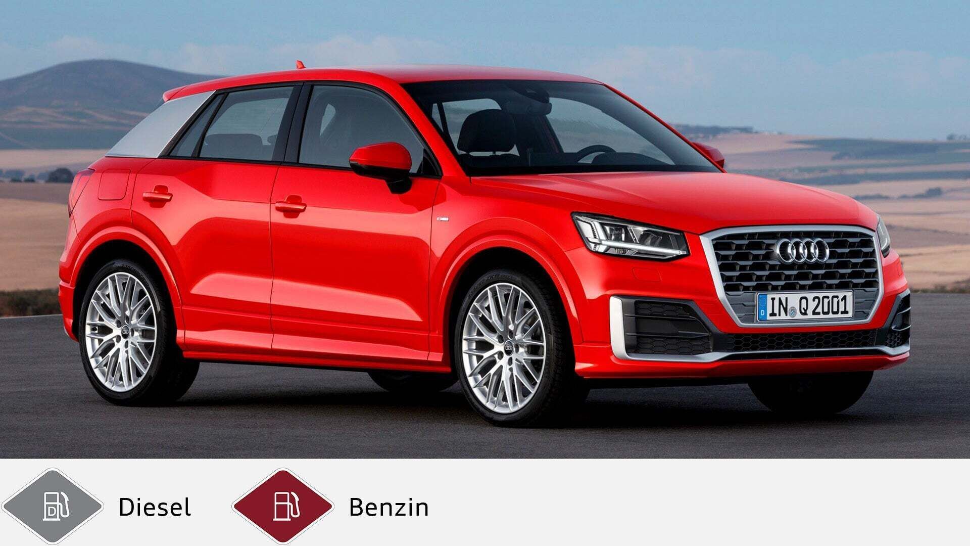 Roter Audi Q2 steht auf einer Straße vor hügeliger Landschaft bei Tageslicht. Unten graues Dieselsymbol und rotes Benzinsymbol.