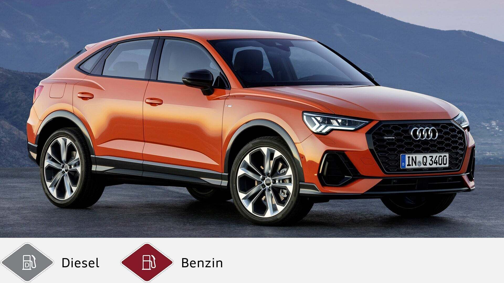 Oranger Audi Q3 Sportback vor Berglandschaft, leicht schräg von vorne links fotografiert. Unten graues Dieselsymbol und rotes Benzinsymbol.