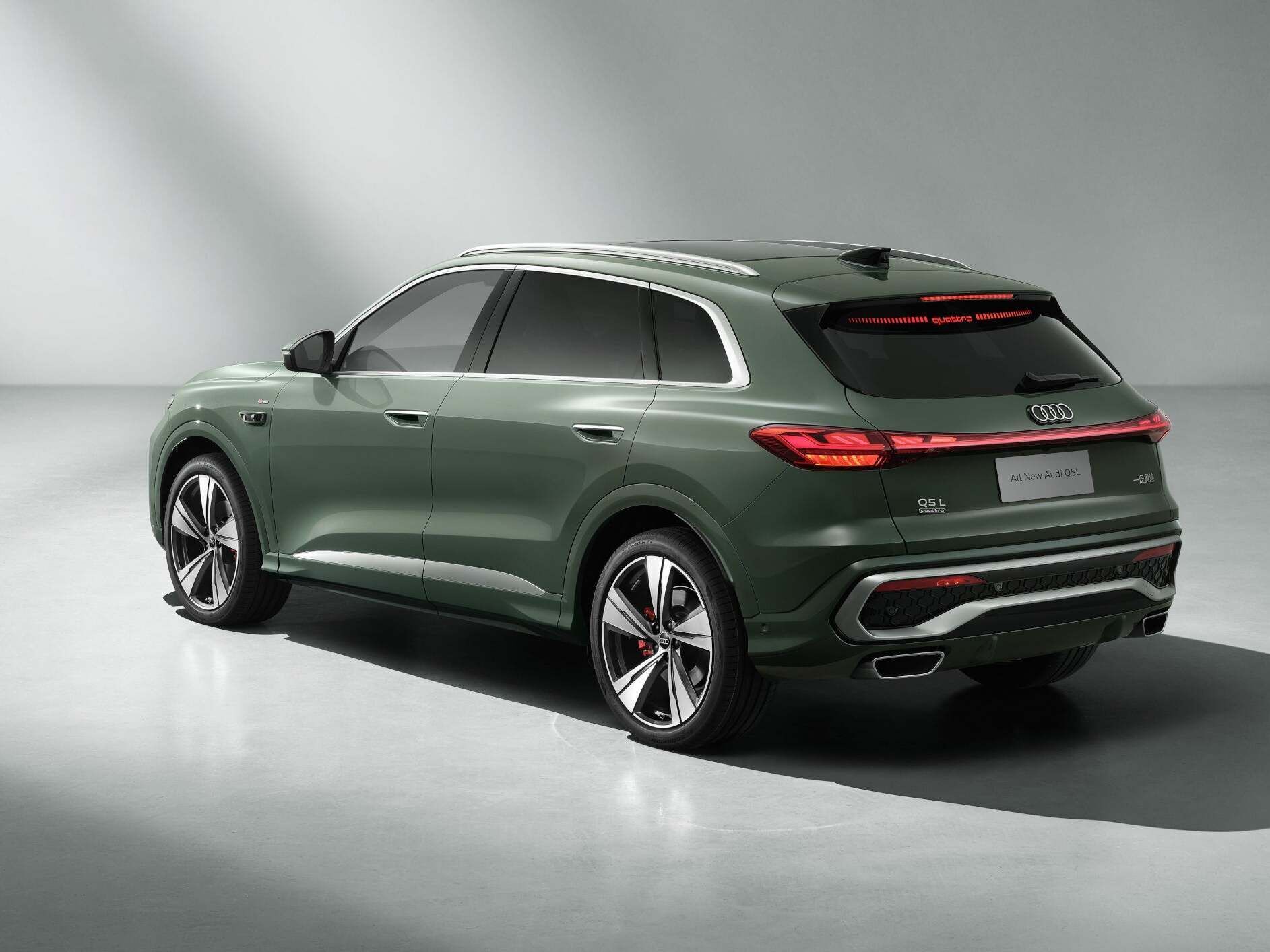 A green Audi Q5L is positioned in a bright studio, highlighting the rear and side view with distinctive lights and sporty details.
