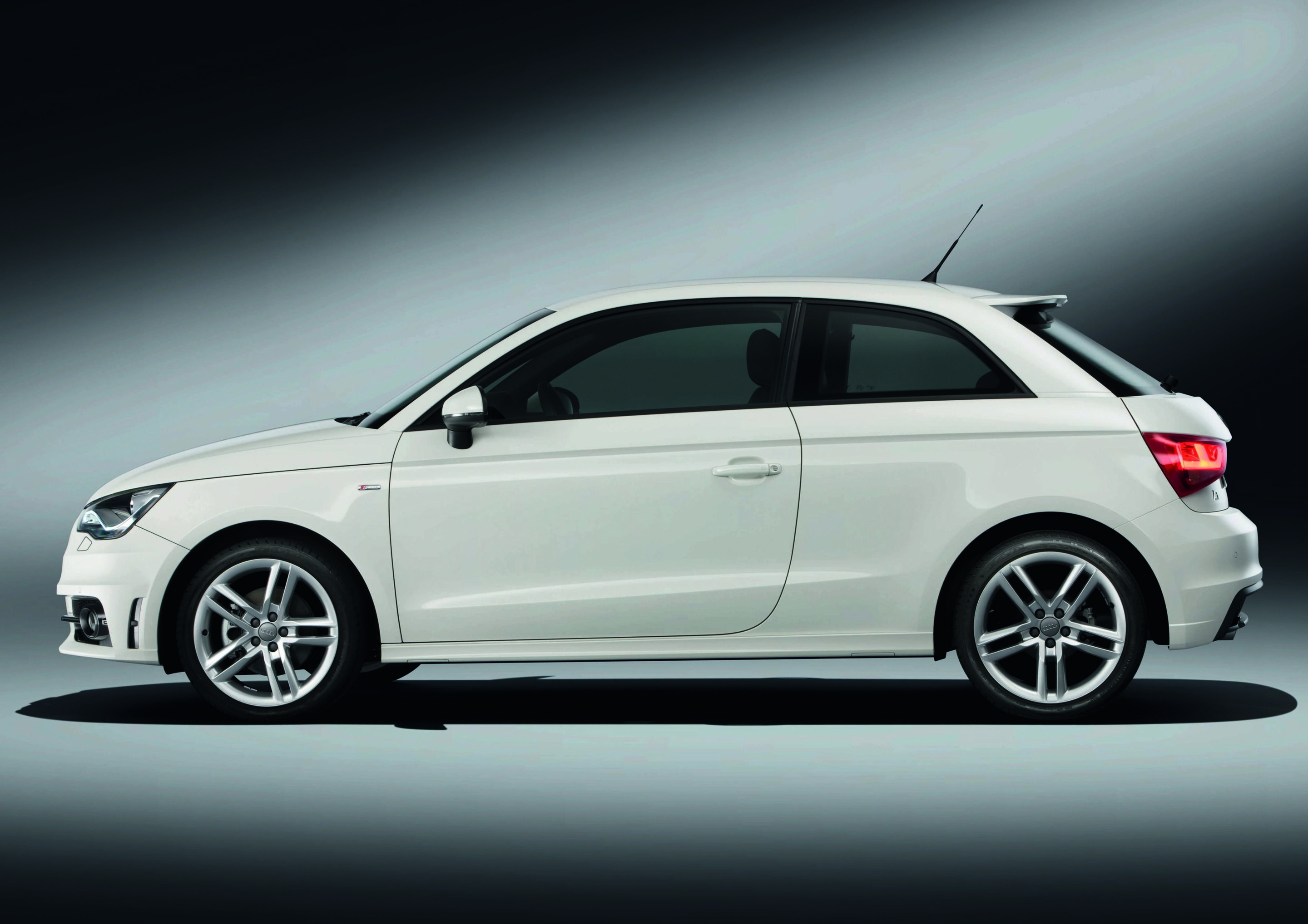 Audi A1 1.4 TFSI (136 kW) S line - Farbe: Amalfi weiß