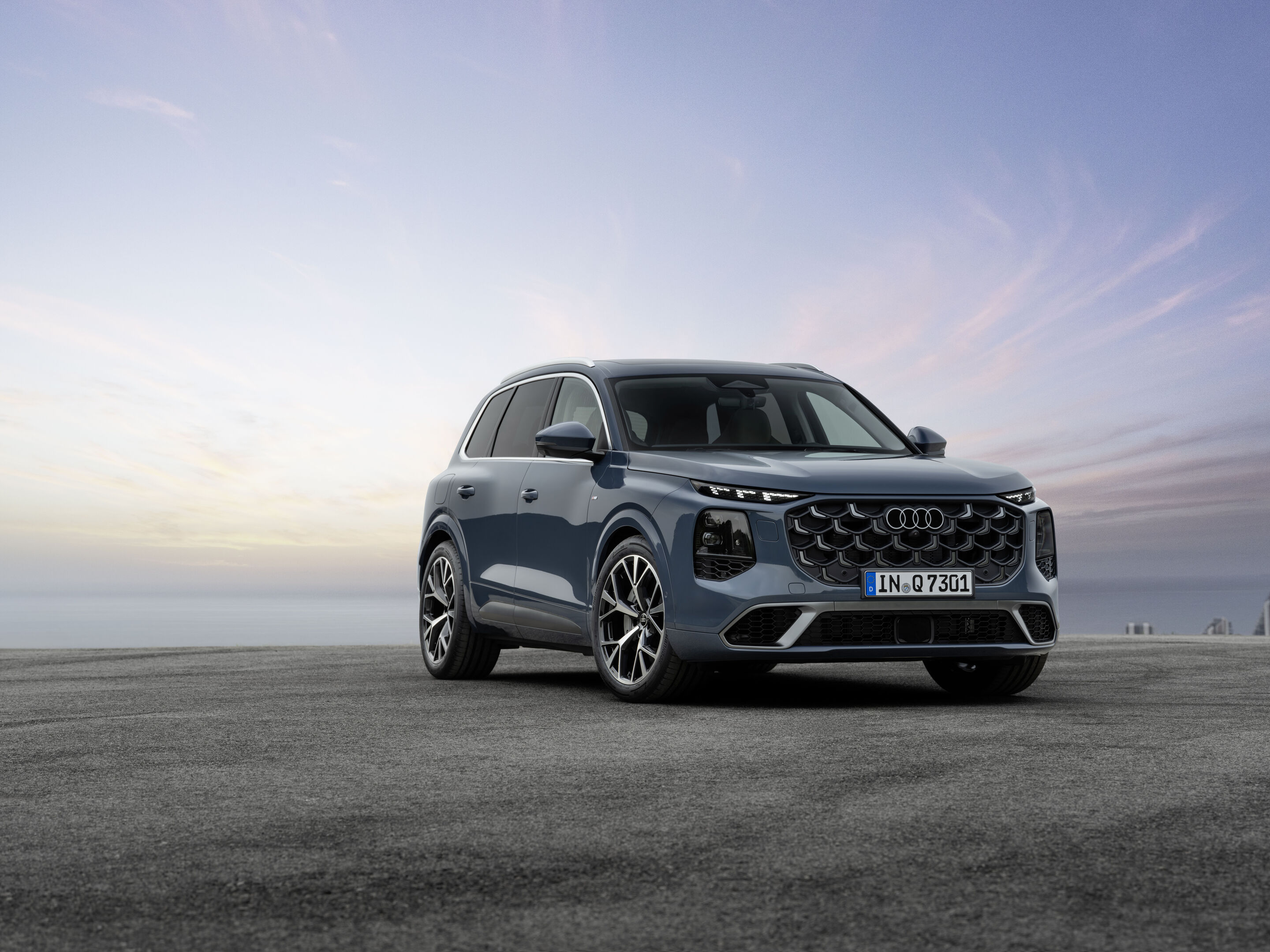 Audi Q7 SUV - Alopiasblau Metallic, Standaufnahme, Exterieur, Dreiviertelfrontansicht