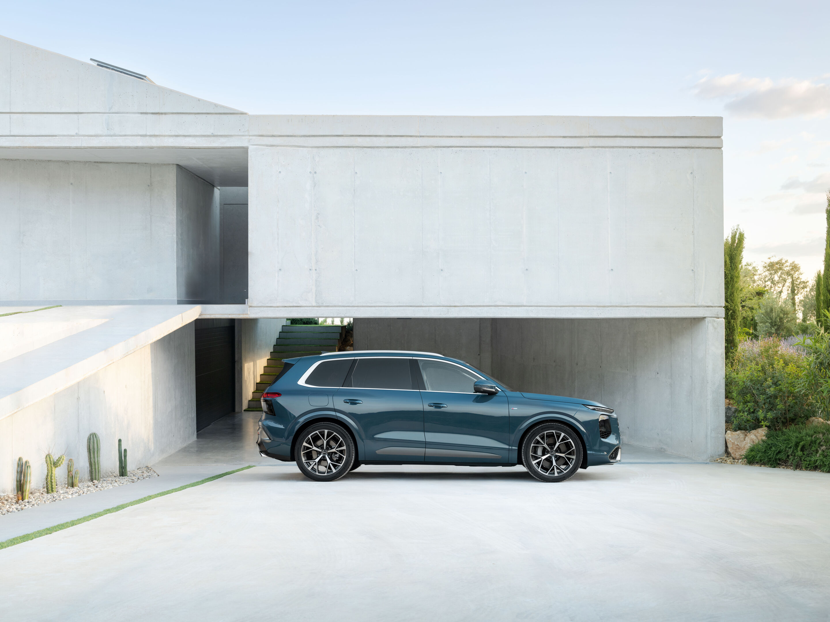 Audi Q7 SUV - Alopiasblau Metallic, Standaufnahme, Exterieur, Seitenansicht