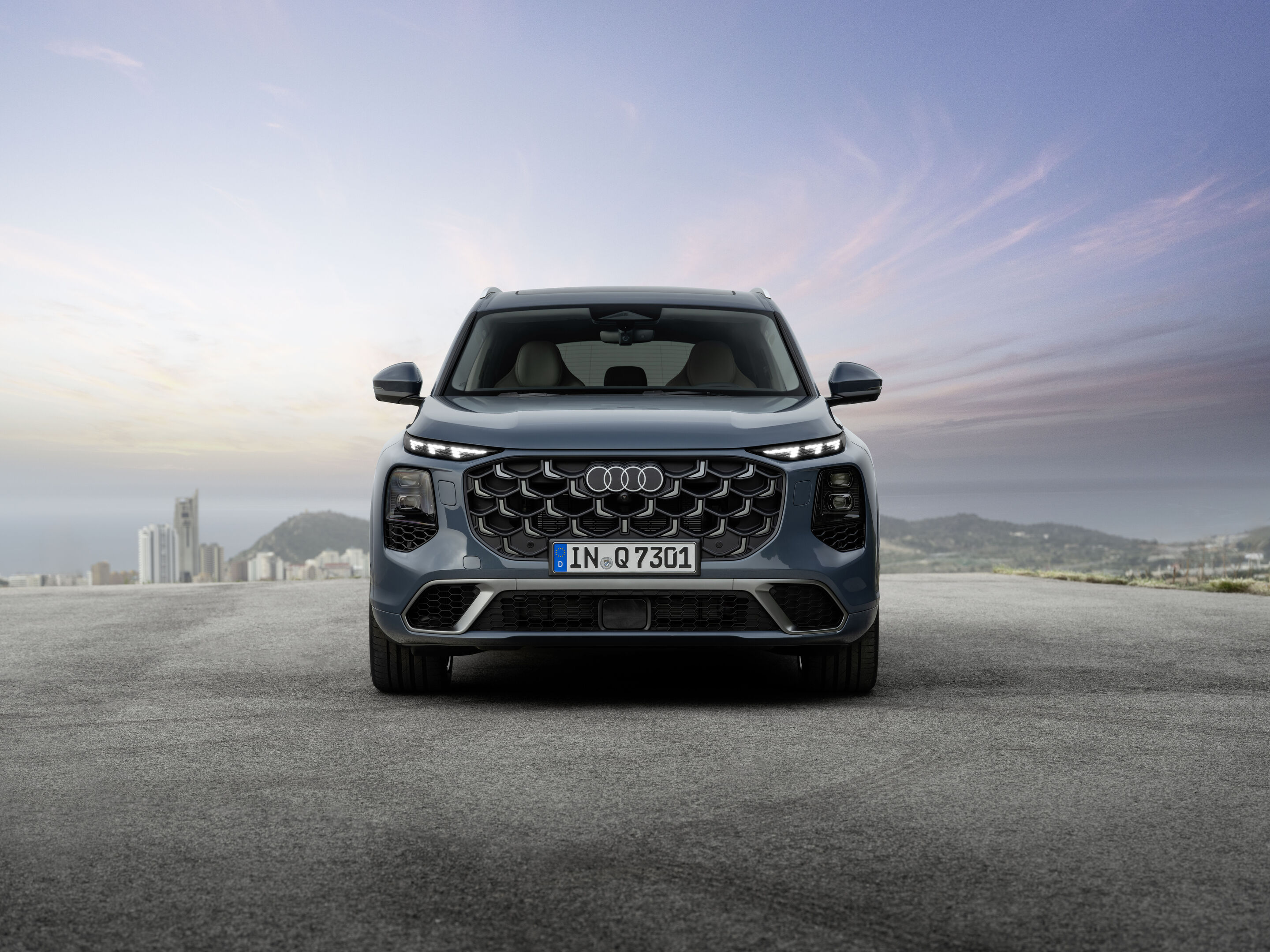 Audi Q7 SUV - Alopias blue metallic, static photo, exterior, front view