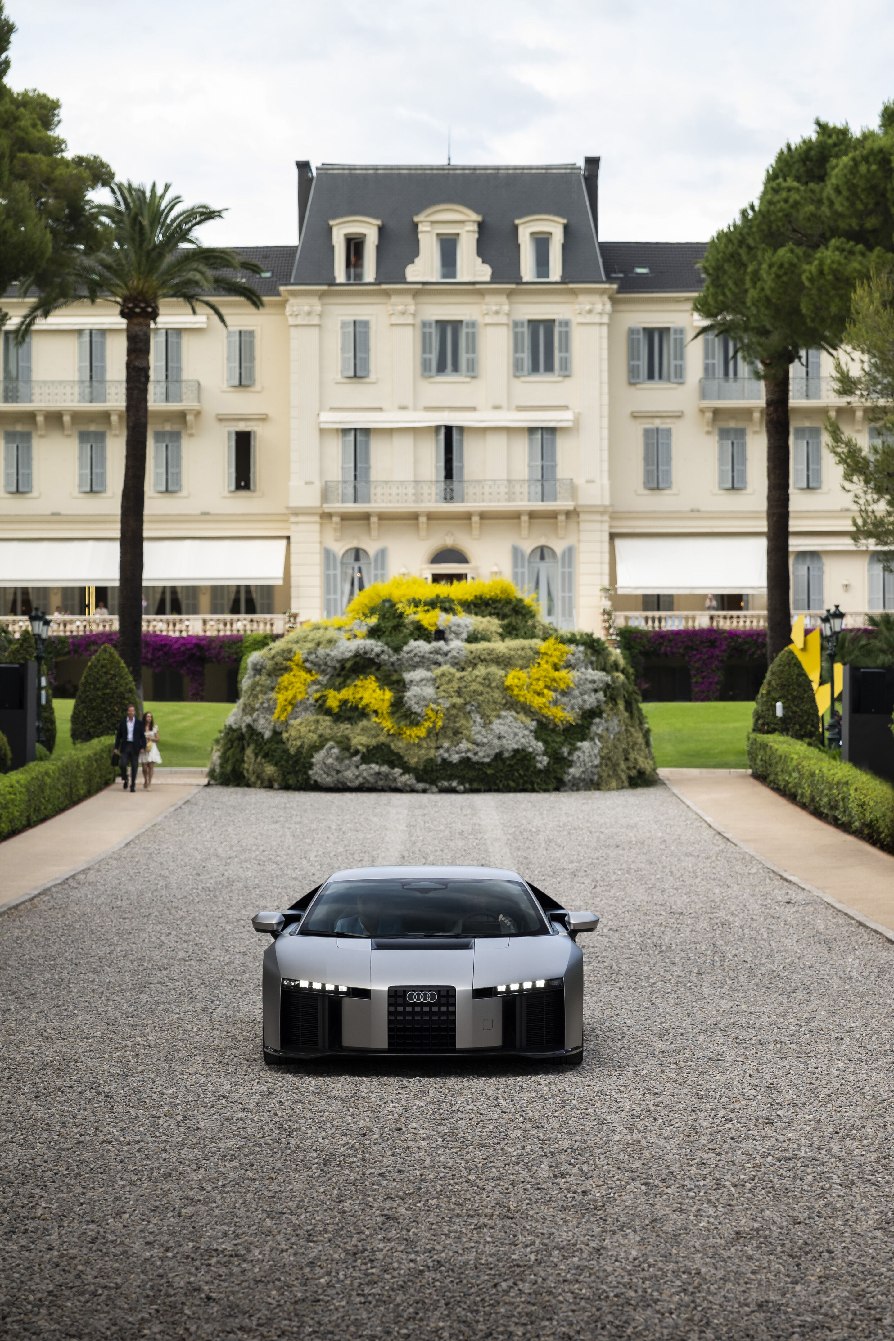 Audi präsentiert ersten Supersportwagen mit High Performance-Hybridantrieb - Mit dem Audi Nuvolari präsentiert die Marke ihren ersten Supersportwagen mit High-Performance-Hybridantrieb. Impressionen von der Präsentation des seriennahen Prototyps an der...