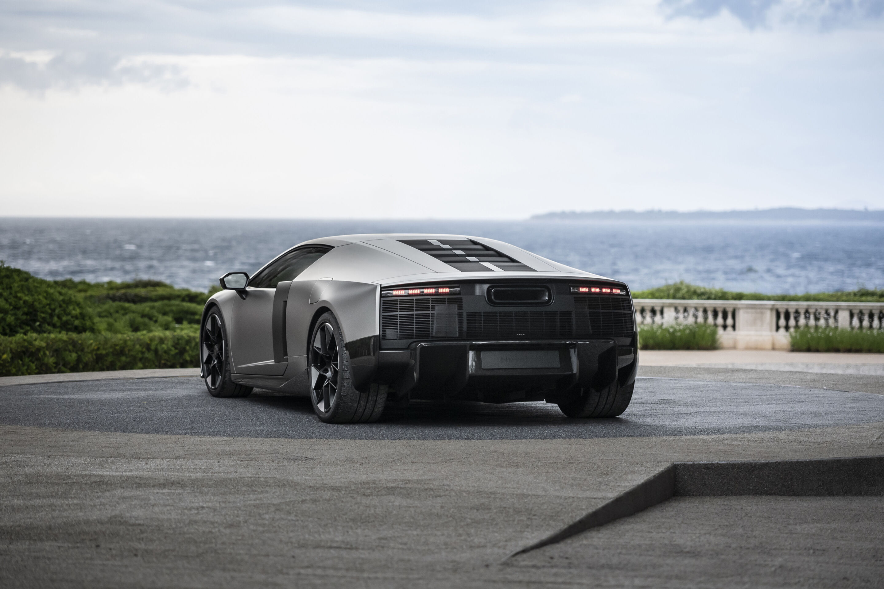 Audi Nuvolari - Titanium, Outdoor-Standaufnahme, Exterieur, Dreiviertel-Heckansicht