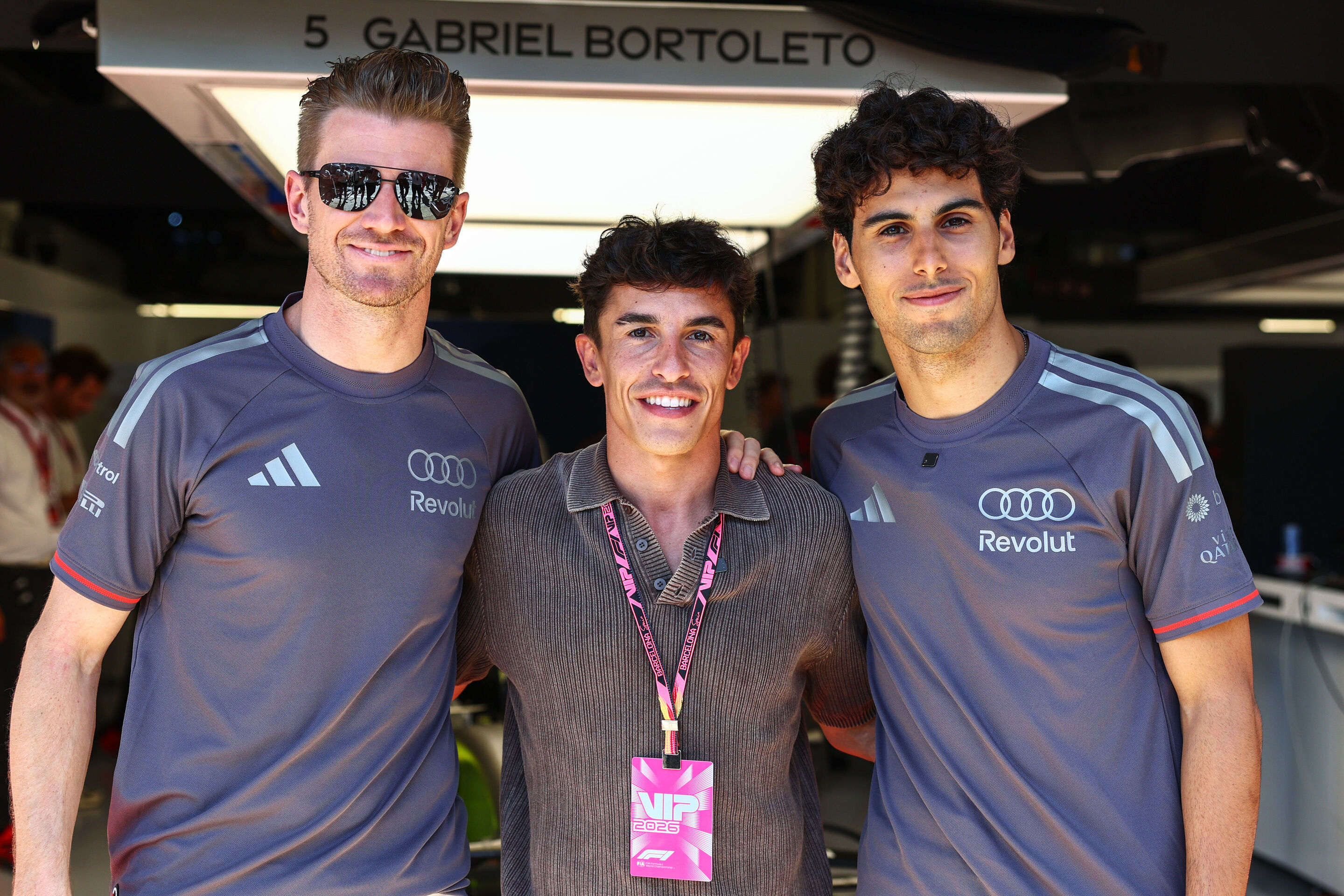 Audi Revolut F1 Team: Grand Prix von Barcelona - Ducati-Werksfahrer Marc Marquez zu Gast beim Audi Revolut F1 Team. Mit Gabriel Bortoleto und Nico Hülkenberg.
