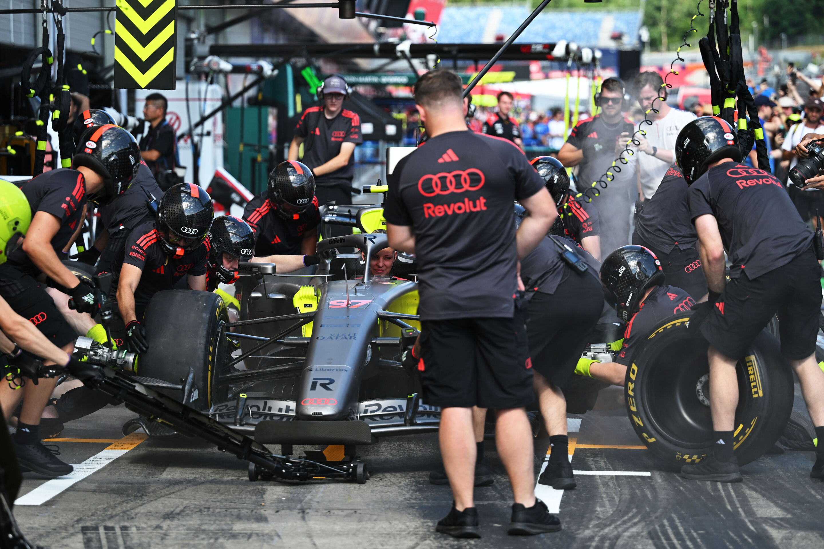 Audi Revolut F1 Team: Grand Prix von Österreich - Audi R26, Boxenstopp-Training