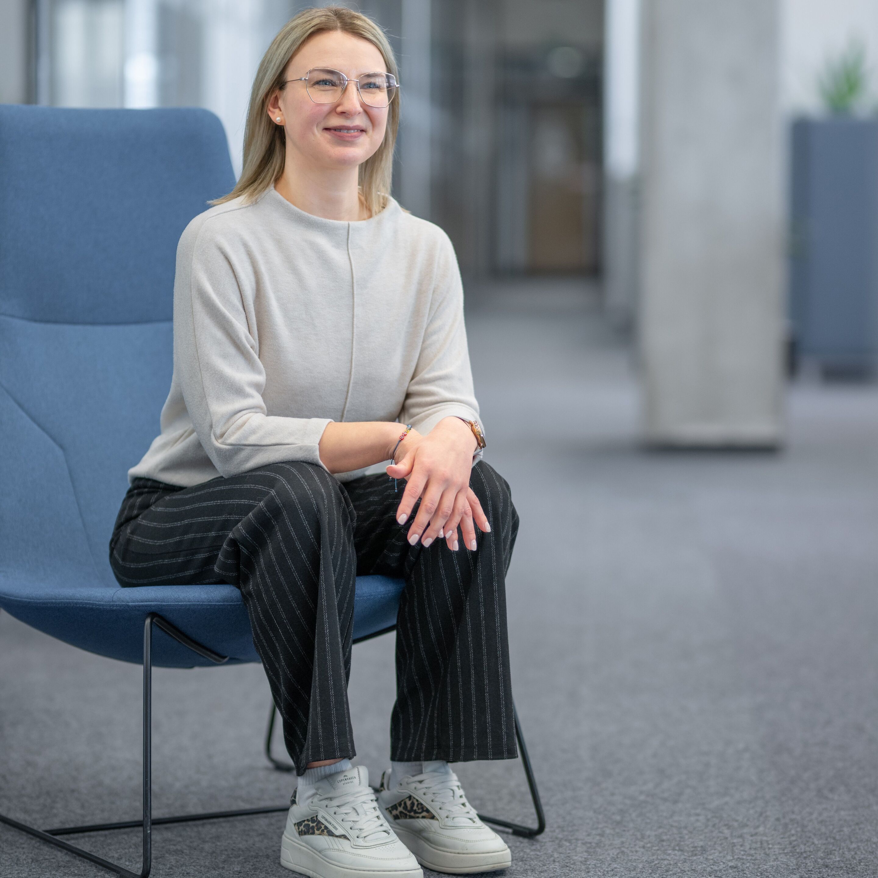 Raphaela Fritz - Raphaela is sitting on a chair and smiling past the camera