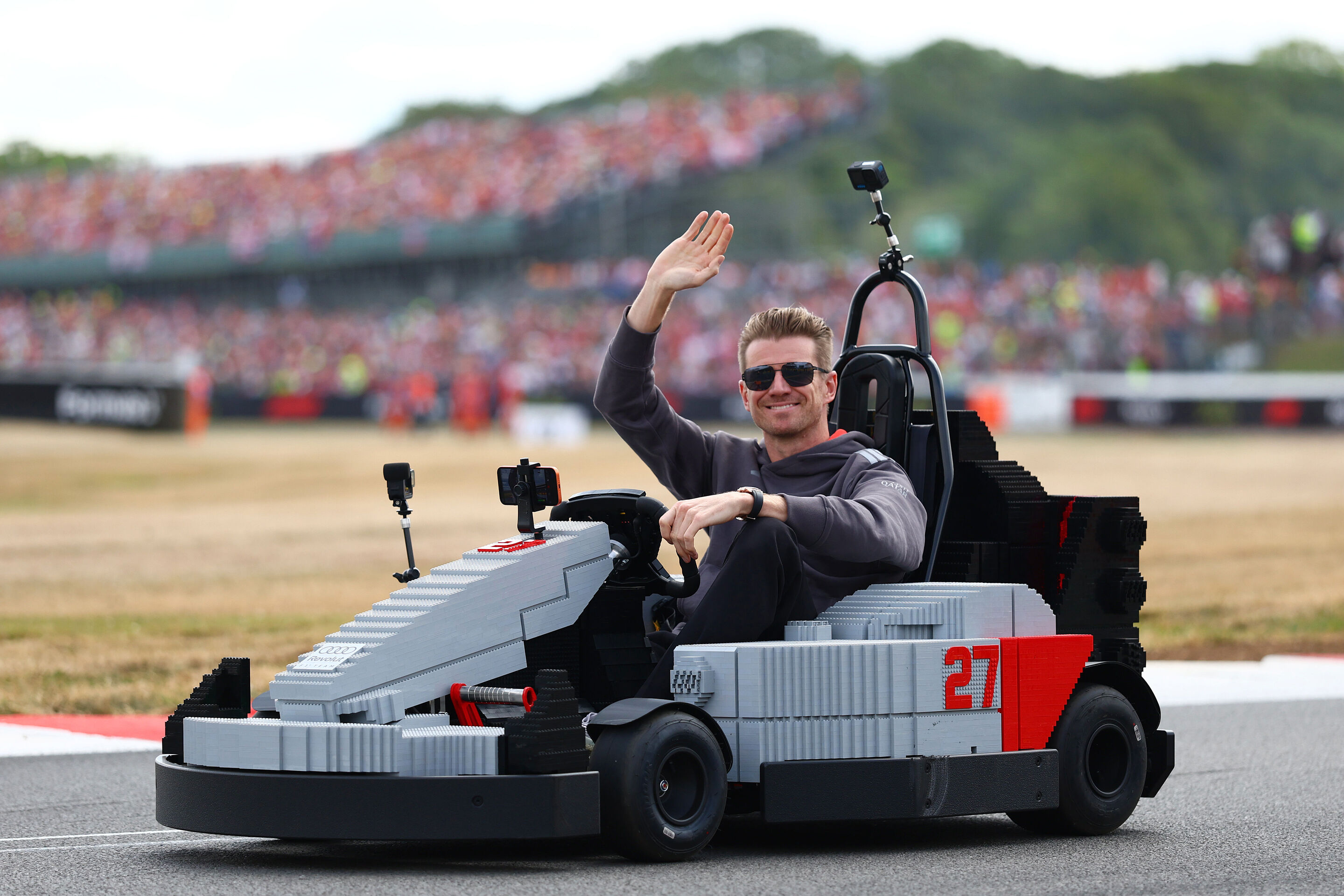 Audi Revolut F1 Team: Grand Prix von Großbritannien - Fahrerparade mit Lego-Fahrzeugen, Nico Hülkenberg