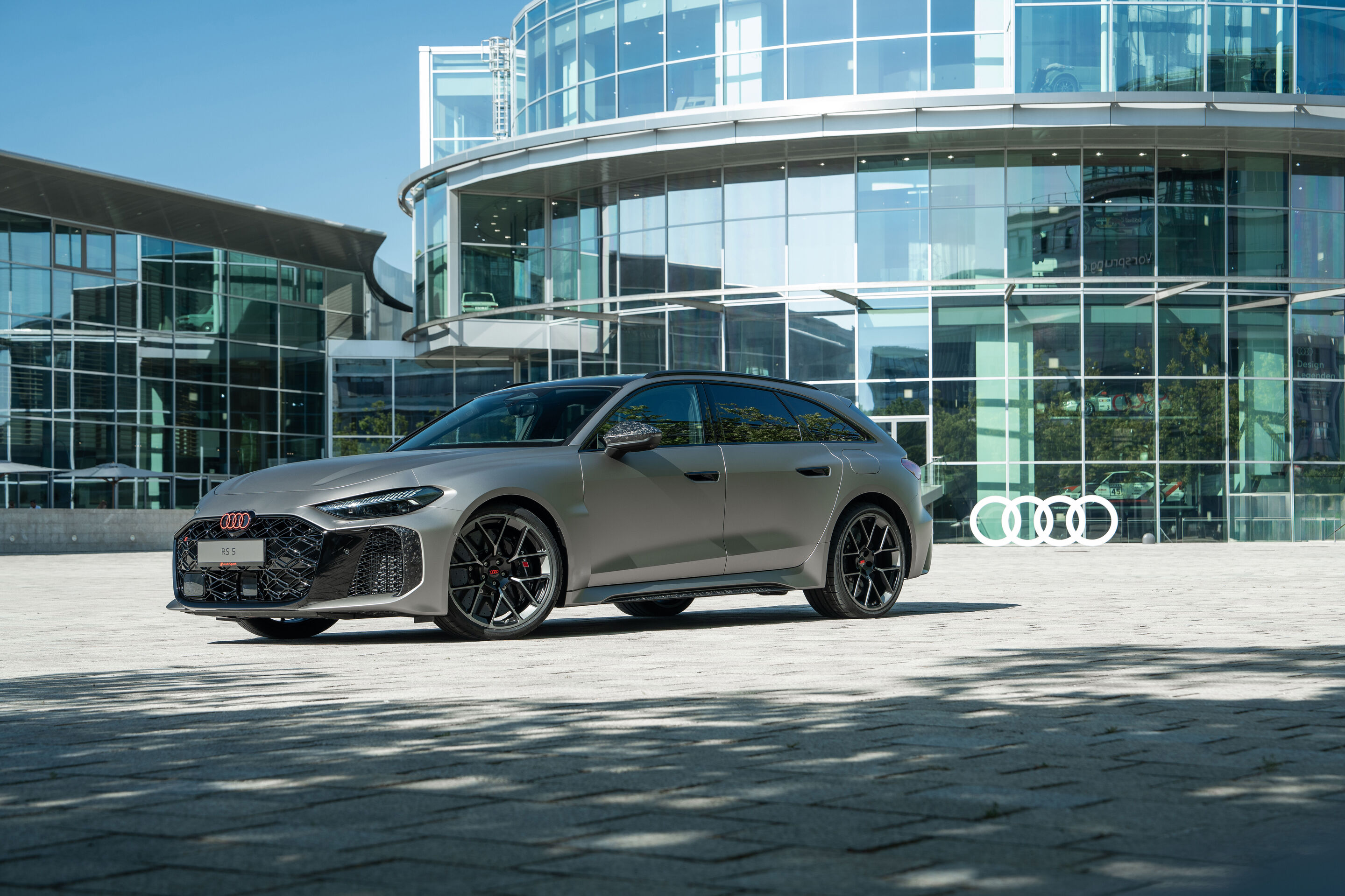 Audi RS 5 Avant featured in the F1® Pirelli Hot Lap - Outdoor static photo, exterior, three-quarter front view
