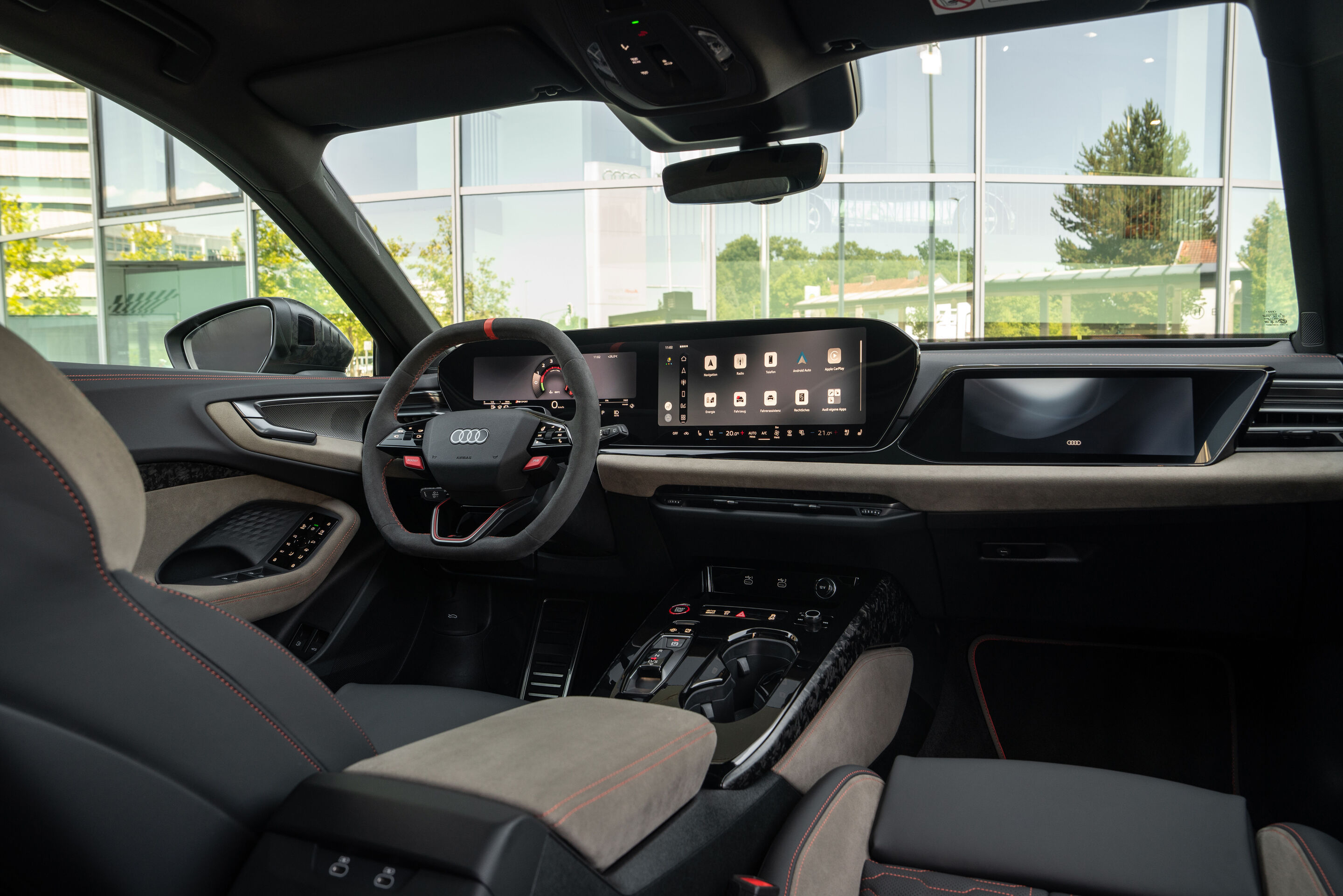 Audi RS 5 Avant: Fahrzeug für die F1® Pirelli Hot Laps - Outdoor-Standaufnahme, Interieur