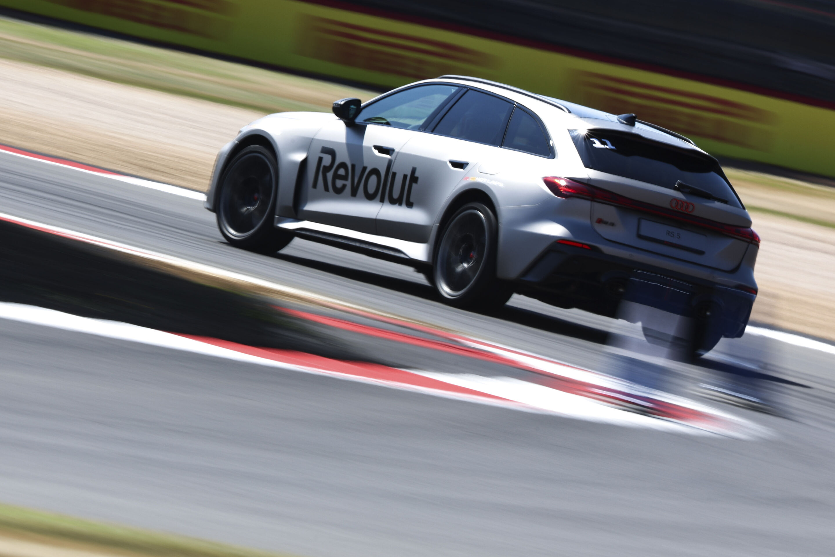 Audi Revolut F1 Team: Grand Prix von Großbritannien - Der Audi RS 5 Avant feiert beim F1 Grand Prix in Silverstone seine Premiere als Fahrzeug für die F1® Pirelli Hot Laps im Rahmenprogramm der Formel 1