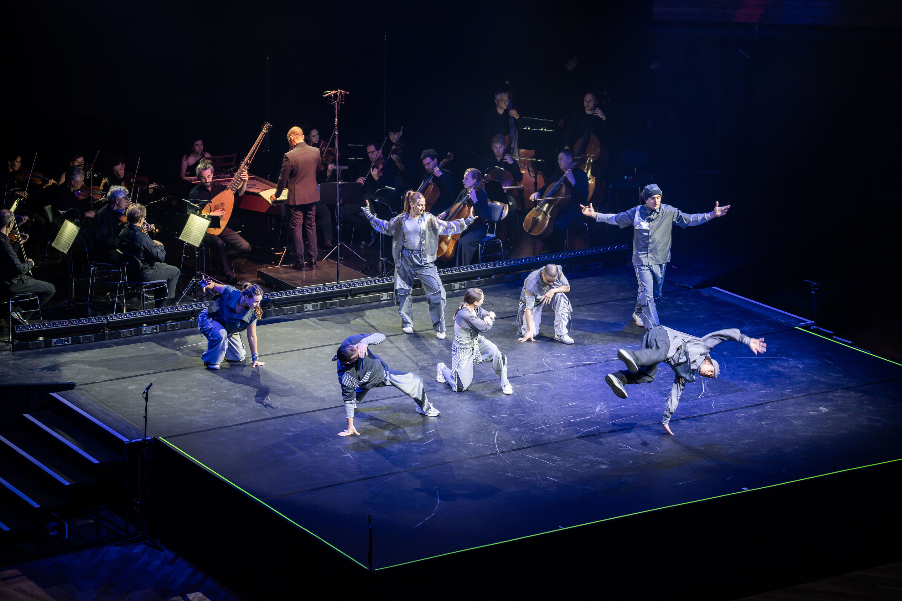 Audi Summer concert: Performance of “Dido and Aeneas” featuring Flying Steps at the Festsaal Ingolstadt - View of the brightly lit stage in the Festsaal of the Stadttheater Ingolstadt. In the foreground, seven dancers from the dance company "Flying Steps",...