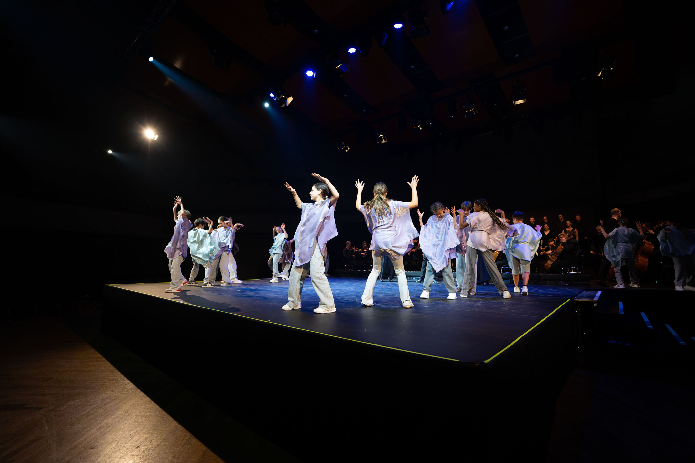 Audi Summer concert: Performance of “Dido and Aeneas” featuring Flying Steps at the Festsaal Ingolstadt - View of the stage in the Festsaal of the Stadttheater Ingolstadt, illuminated by white light. Students from Christoph-Scheiner-Gymnasium Ingolstadt...