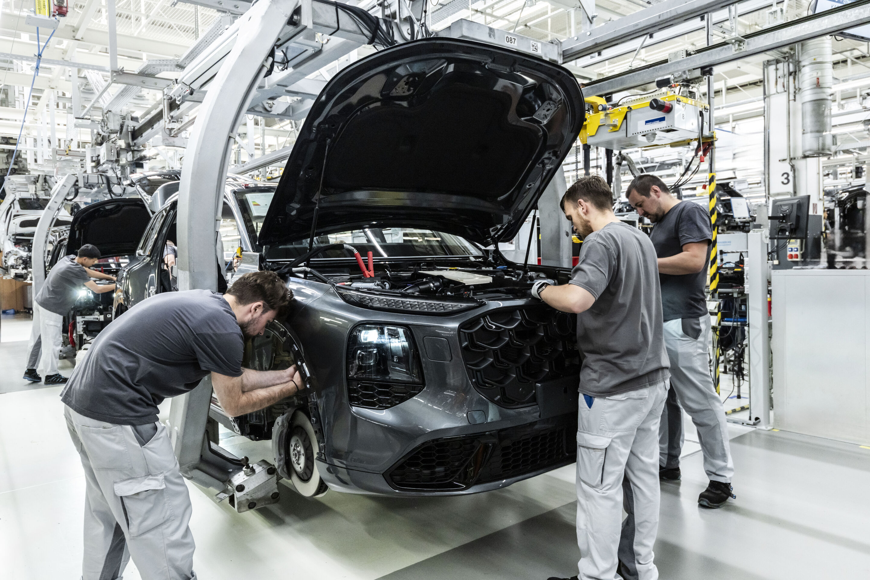 Production of the Audi Q7 at the Bratislava site - Audi has been producing the Audi Q7 in the Slovakian capital of Bratislava since the end of 2005, and its third generation since 2026.