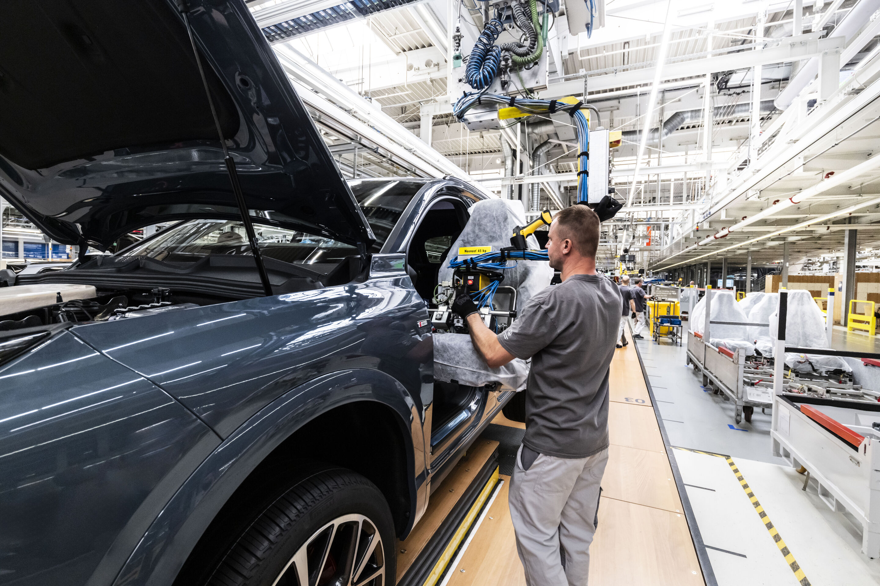 Production of the Audi Q7 at the Bratislava site - Audi has been producing the Audi Q7 in the Slovakian capital of Bratislava since the end of 2005, and its third generation since 2026.
