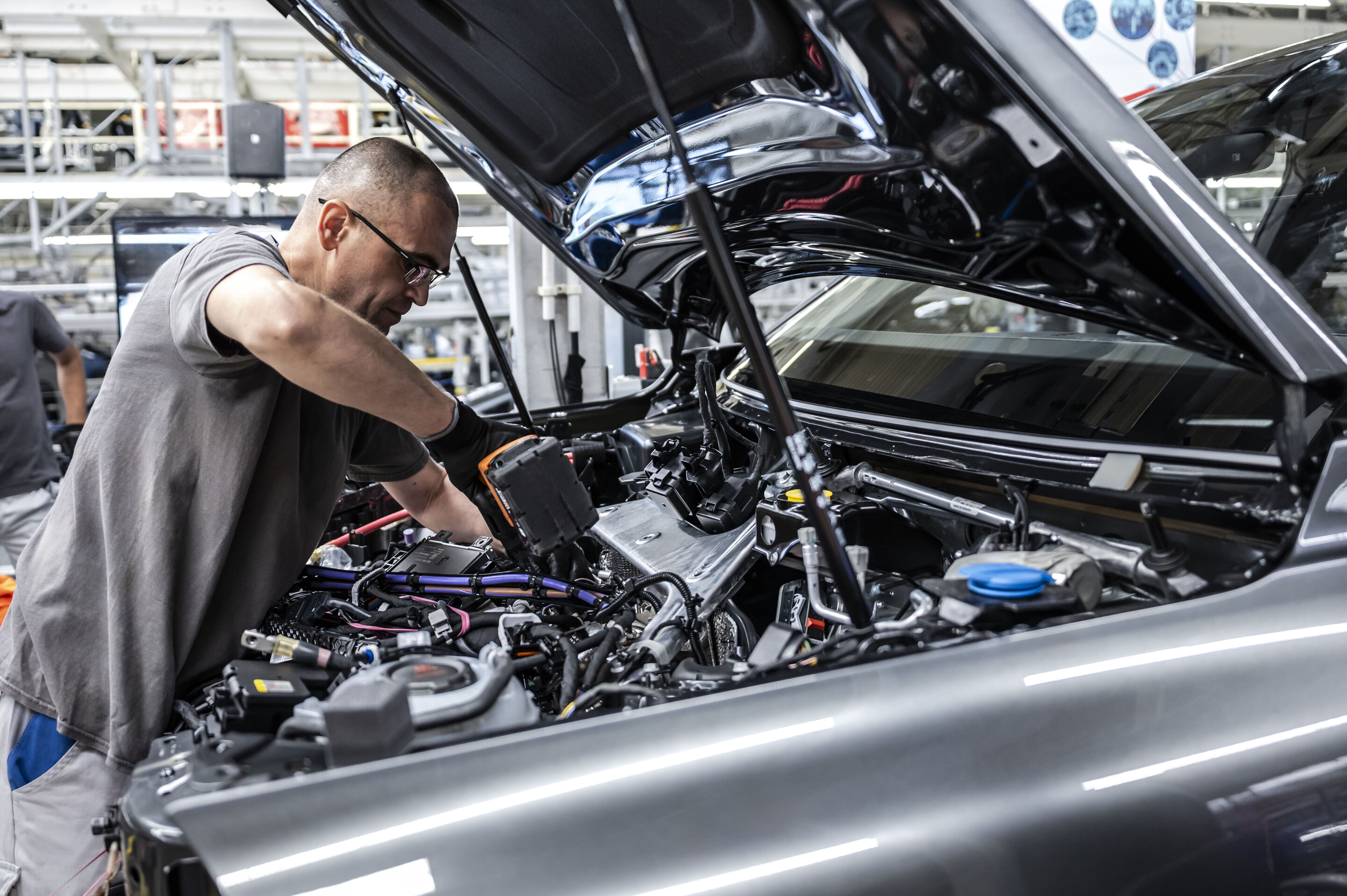 Production of the Audi Q7 at the Bratislava site - Audi has been producing the Audi Q7 in the Slovakian capital of Bratislava since the end of 2005, and its third generation since 2026.