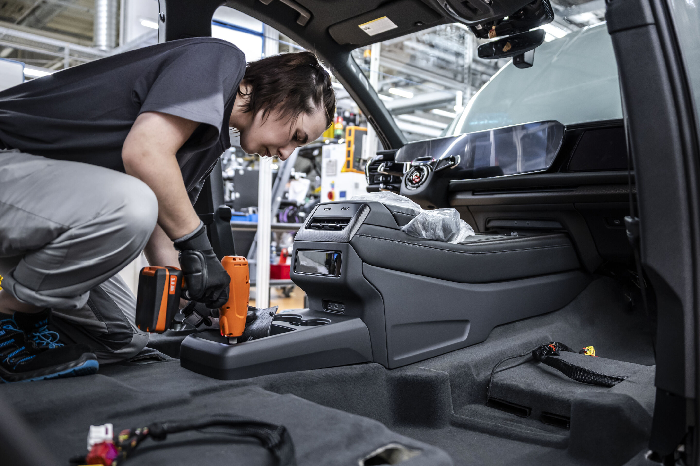Produktion des Audi Q9 am Standort Bratislava - In der slowakischen Hauptstadt Bratislava produziert Audi seit 2026 neben dem Q7 und dem Q8 auch den neuen Audi Q9. An diesem Standort werden Automobile von vier Konzernmarken unter einem Dach produziert.