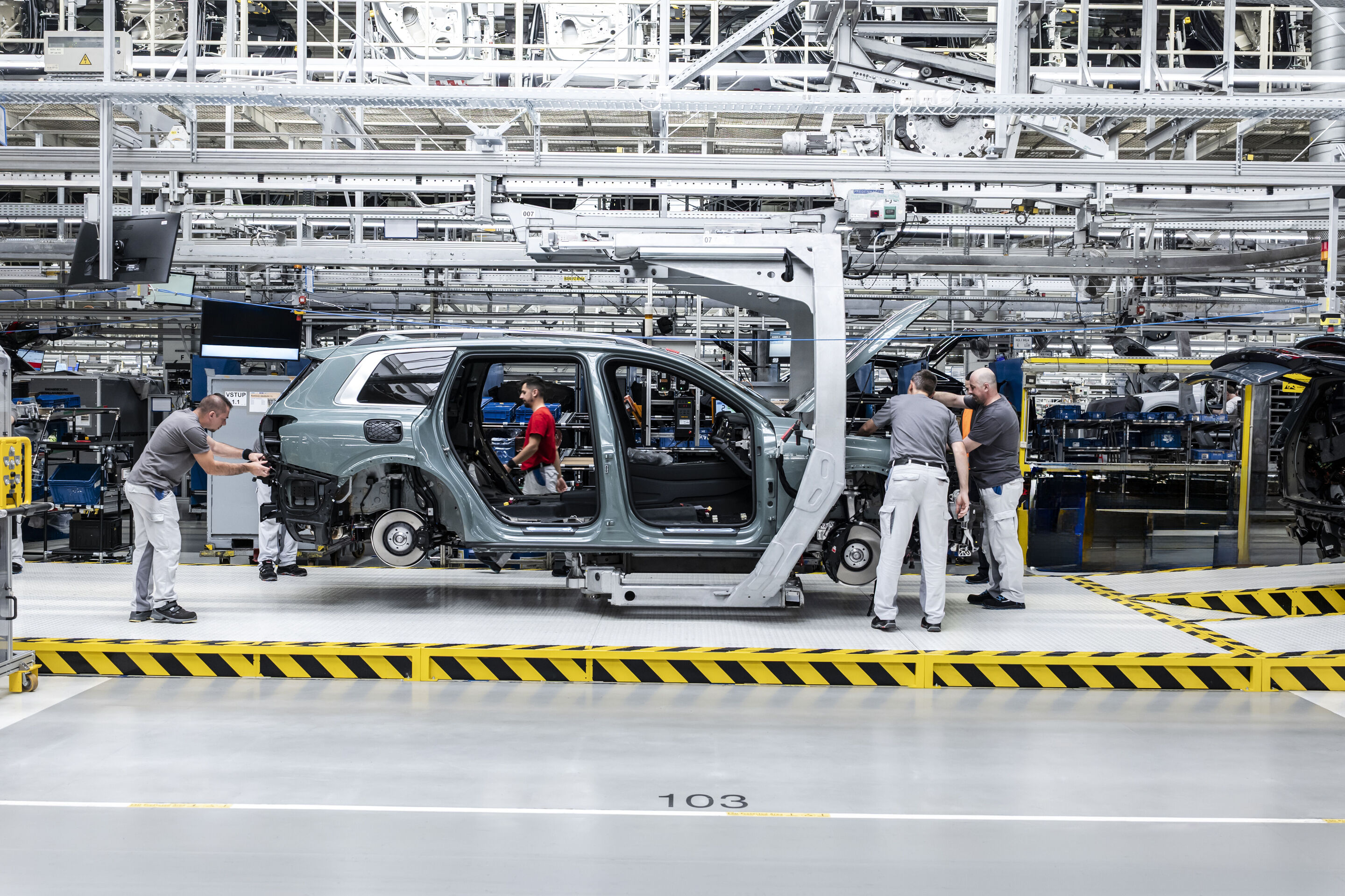 Produktion des Audi Q9 am Standort Bratislava - In der slowakischen Hauptstadt Bratislava produziert Audi seit 2026 neben dem Q7 und dem Q8 auch den neuen Audi Q9. An diesem Standort werden Automobile von vier Konzernmarken unter einem Dach produziert.