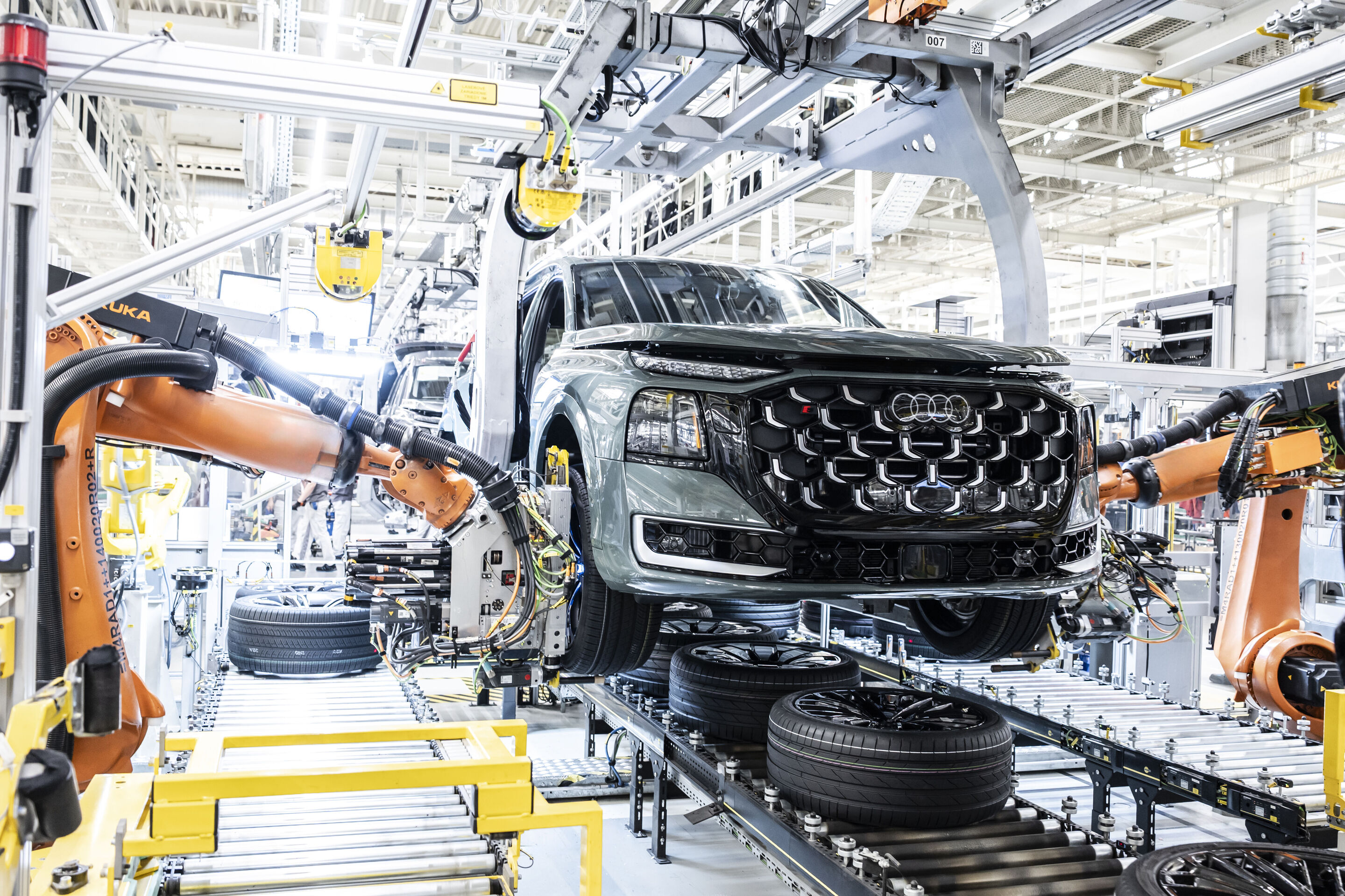 Produktion des Audi Q9 am Standort Bratislava - In der slowakischen Hauptstadt Bratislava produziert Audi seit 2026 neben dem Q7 und dem Q8 auch den neuen Audi Q9. An diesem Standort werden Automobile von vier Konzernmarken unter einem Dach produziert.