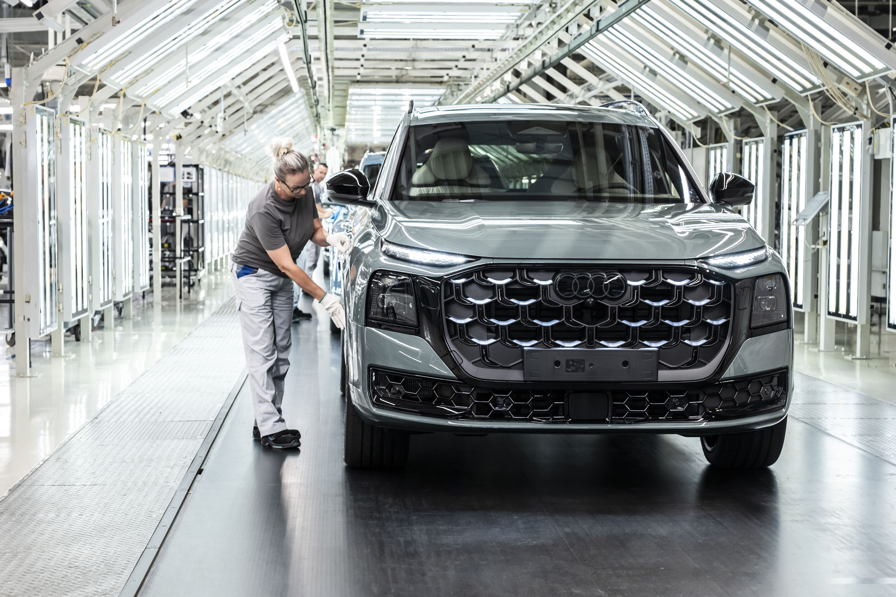 Produktion des Audi Q9 am Standort Bratislava - In der slowakischen Hauptstadt Bratislava produziert Audi seit 2026 neben dem Q7 und dem Q8 auch den neuen Audi Q9. An diesem Standort werden Automobile von vier Konzernmarken unter einem Dach produziert.