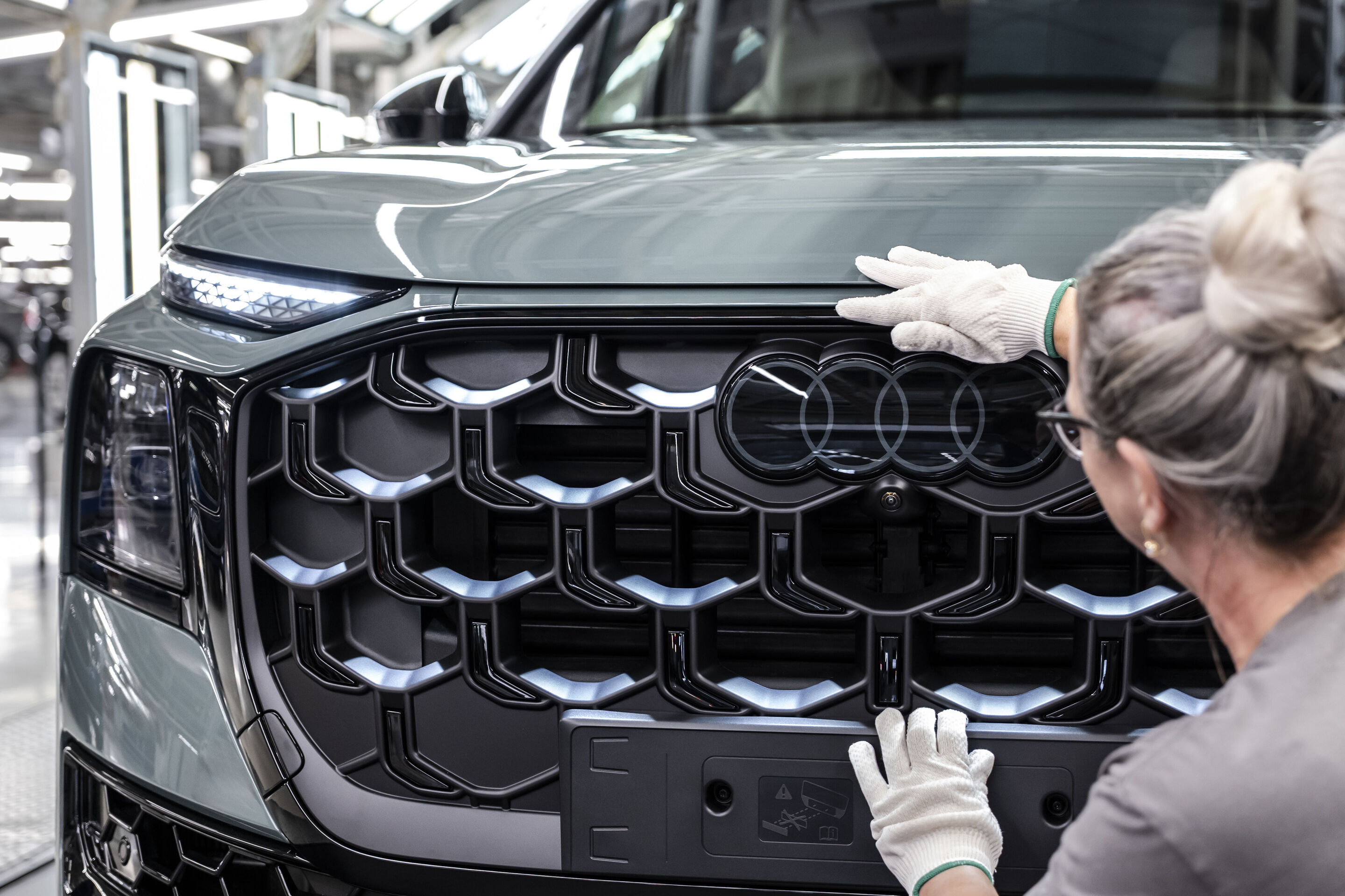 Produktion des Audi Q9 am Standort Bratislava - In der slowakischen Hauptstadt Bratislava produziert Audi seit 2026 neben dem Q7 und dem Q8 auch den neuen Audi Q9. An diesem Standort werden Automobile von vier Konzernmarken unter einem Dach produziert.