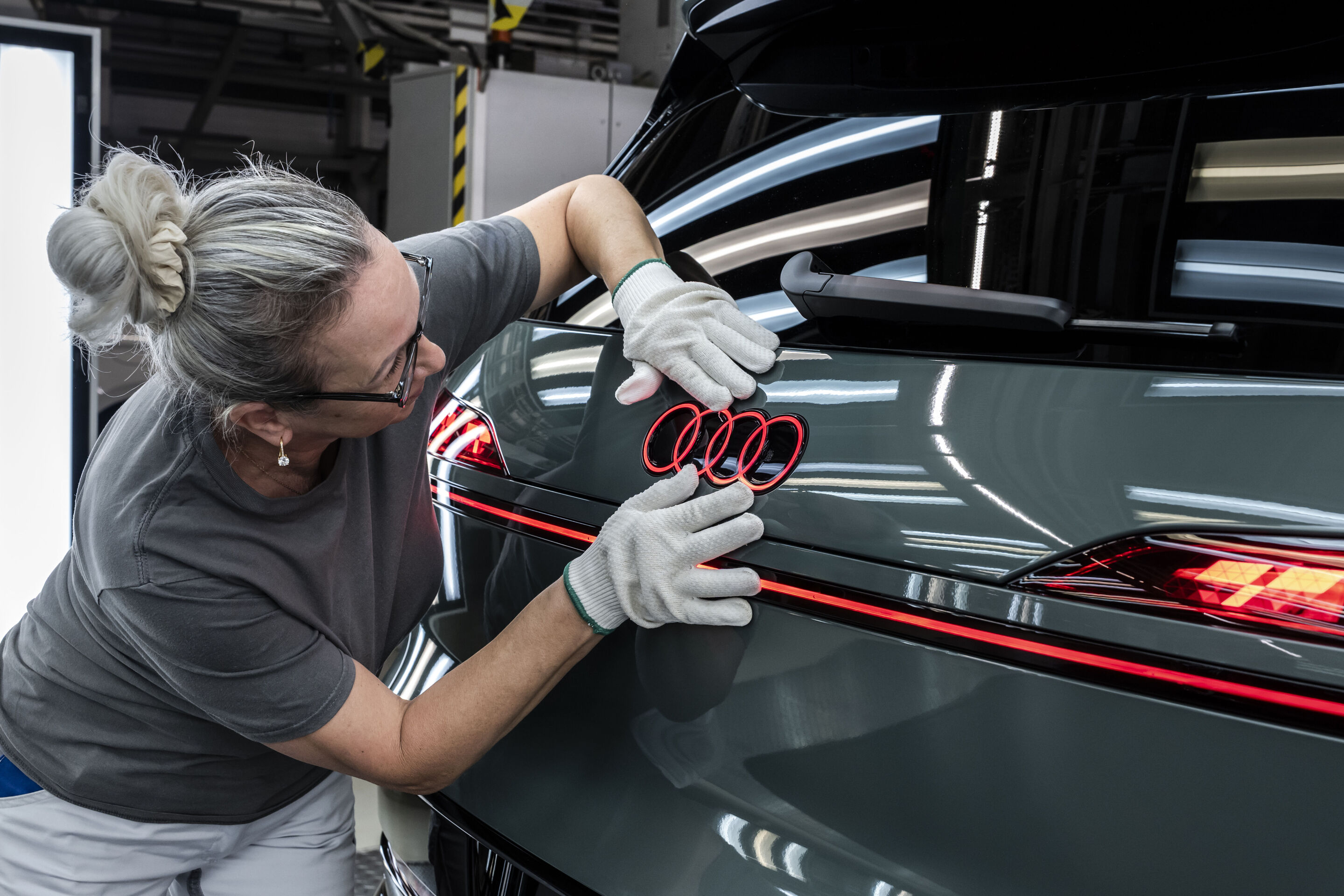 Produktion des Audi Q9 am Standort Bratislava - In der slowakischen Hauptstadt Bratislava produziert Audi seit 2026 neben dem Q7 und dem Q8 auch den neuen Audi Q9. An diesem Standort werden Automobile von vier Konzernmarken unter einem Dach produziert.