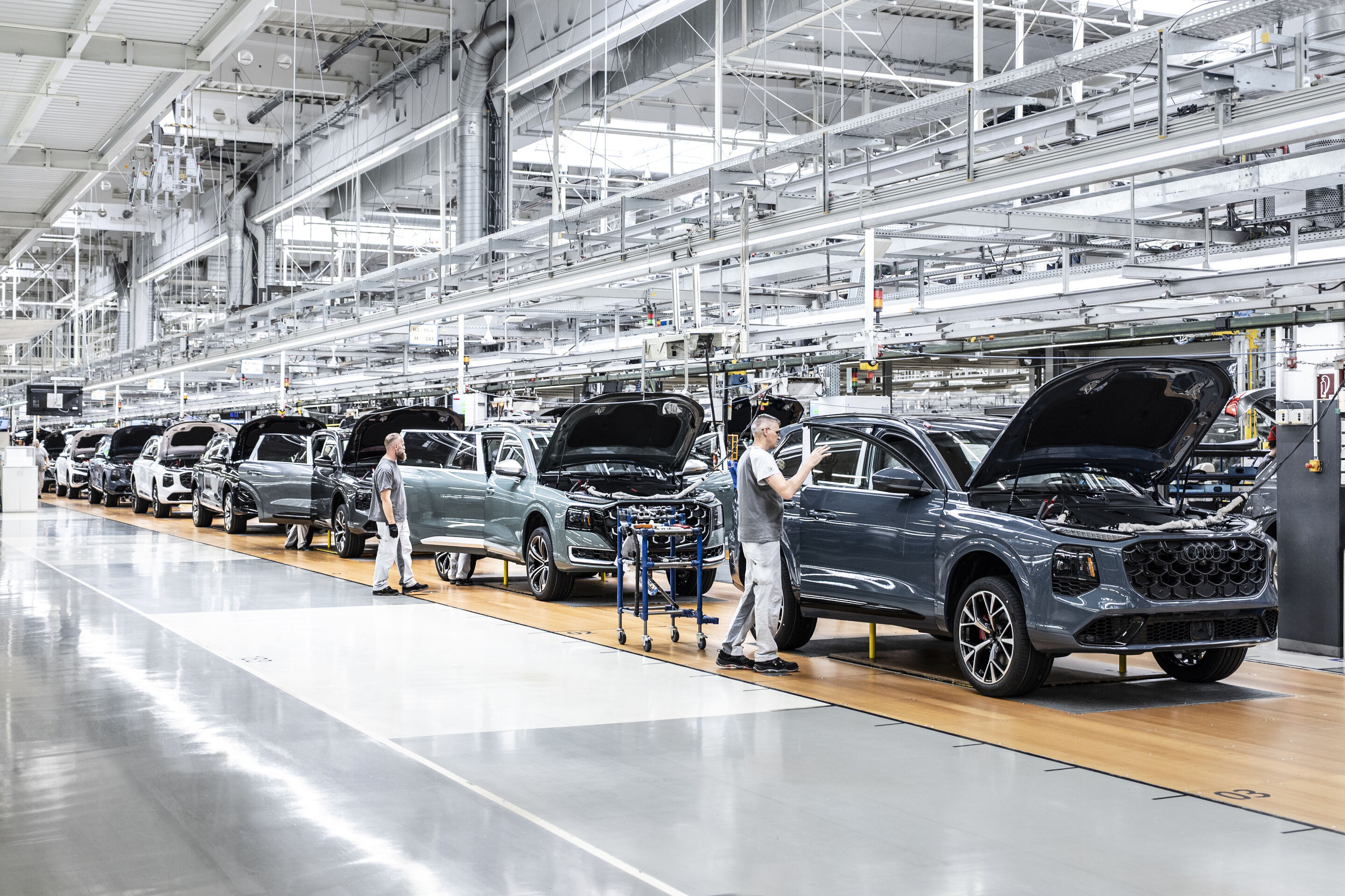 Produktion des Audi Q9 am Standort Bratislava - In der slowakischen Hauptstadt Bratislava produziert Audi seit 2026 neben dem Q7 und dem Q8 auch den neuen Audi Q9. An diesem Standort werden Automobile von vier Konzernmarken unter einem Dach produziert.