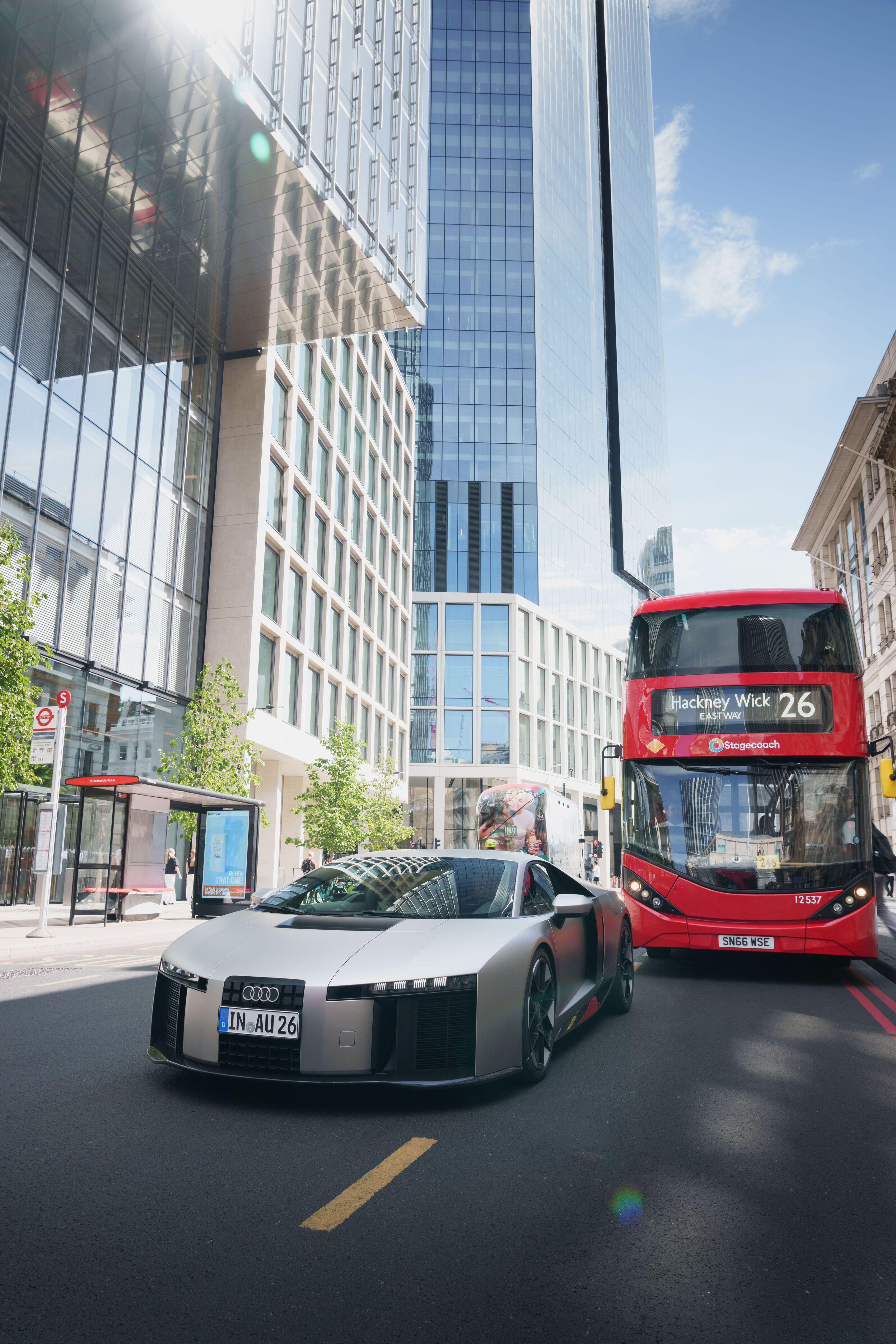 Audi Nuvolari in London - Der Nuvolari wird das leistungsstärkste und schnellste Serienfahrzeug in der Geschichte der Marke – und zugleich das erste Serienmodell der neuen Designphilosophie. Anfang Juli sorgte der Supersportwagen bei seinem Debüt im Vereinigten...