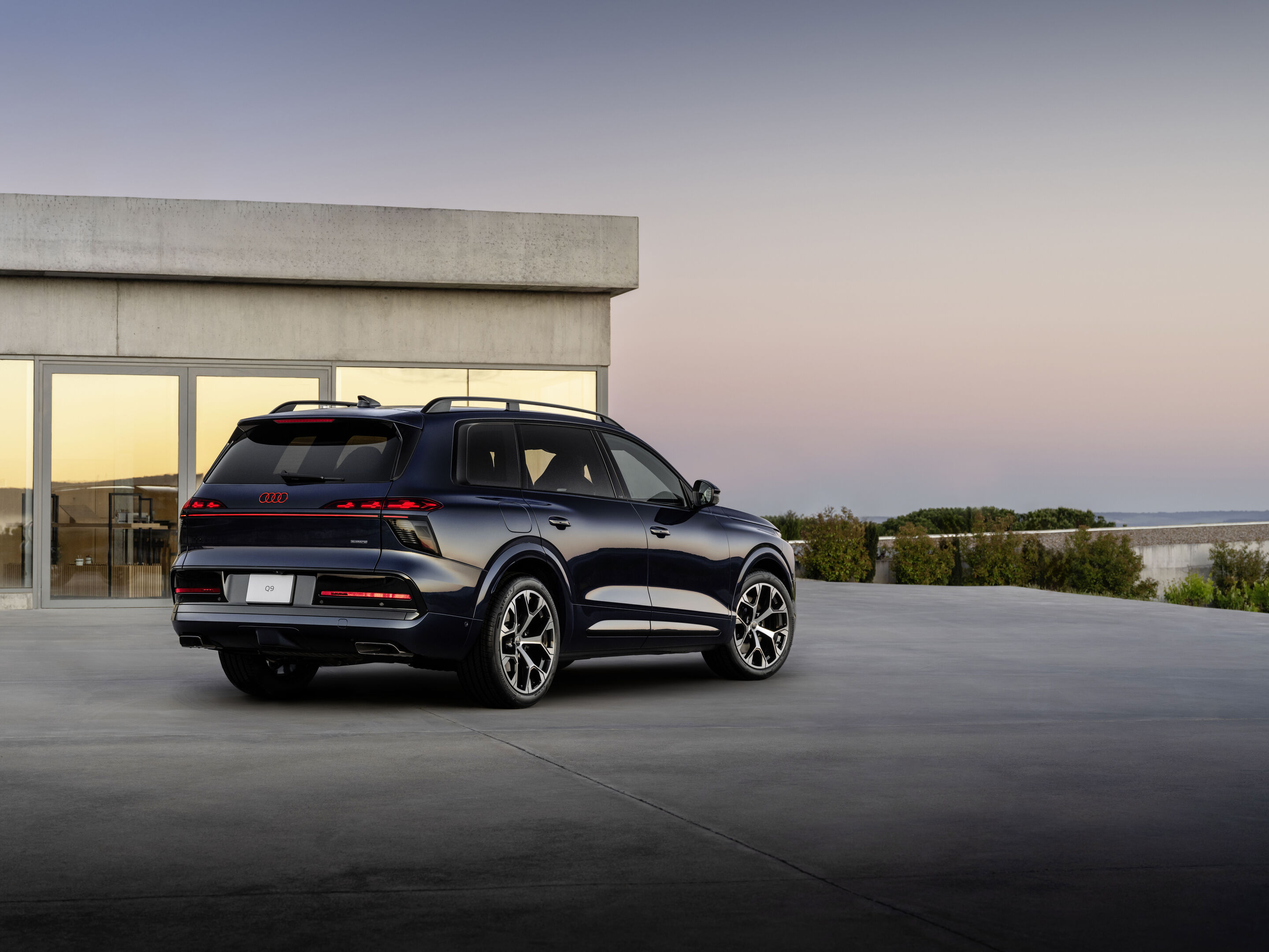 Audi Q9 SUV - Waitomo blue metallic, outdoor static photo, exterior, three-quarter rear view