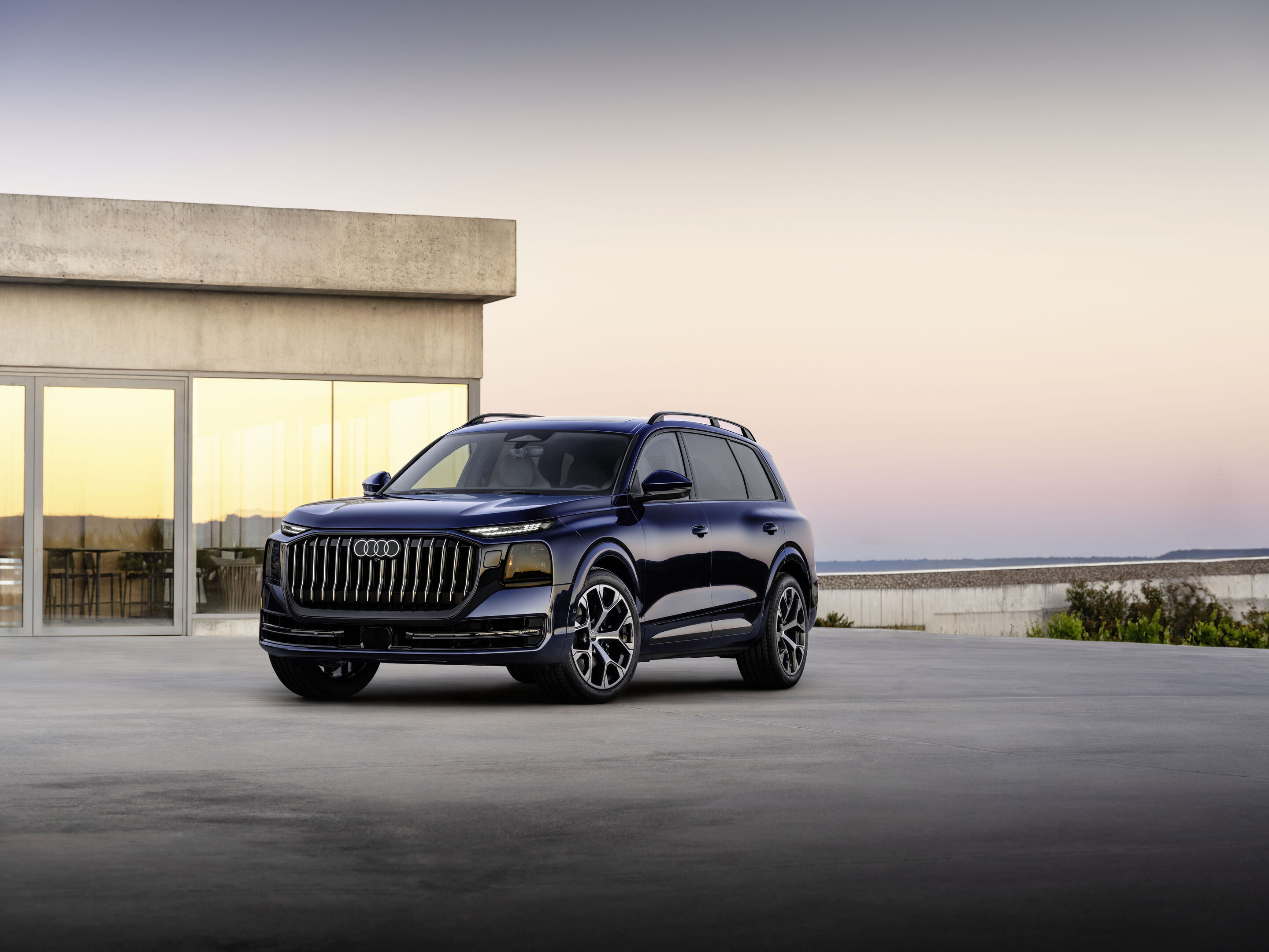 Audi Q9 SUV - Waitomo blue metallic, outdoor static photo, exterior, three-quarter front view