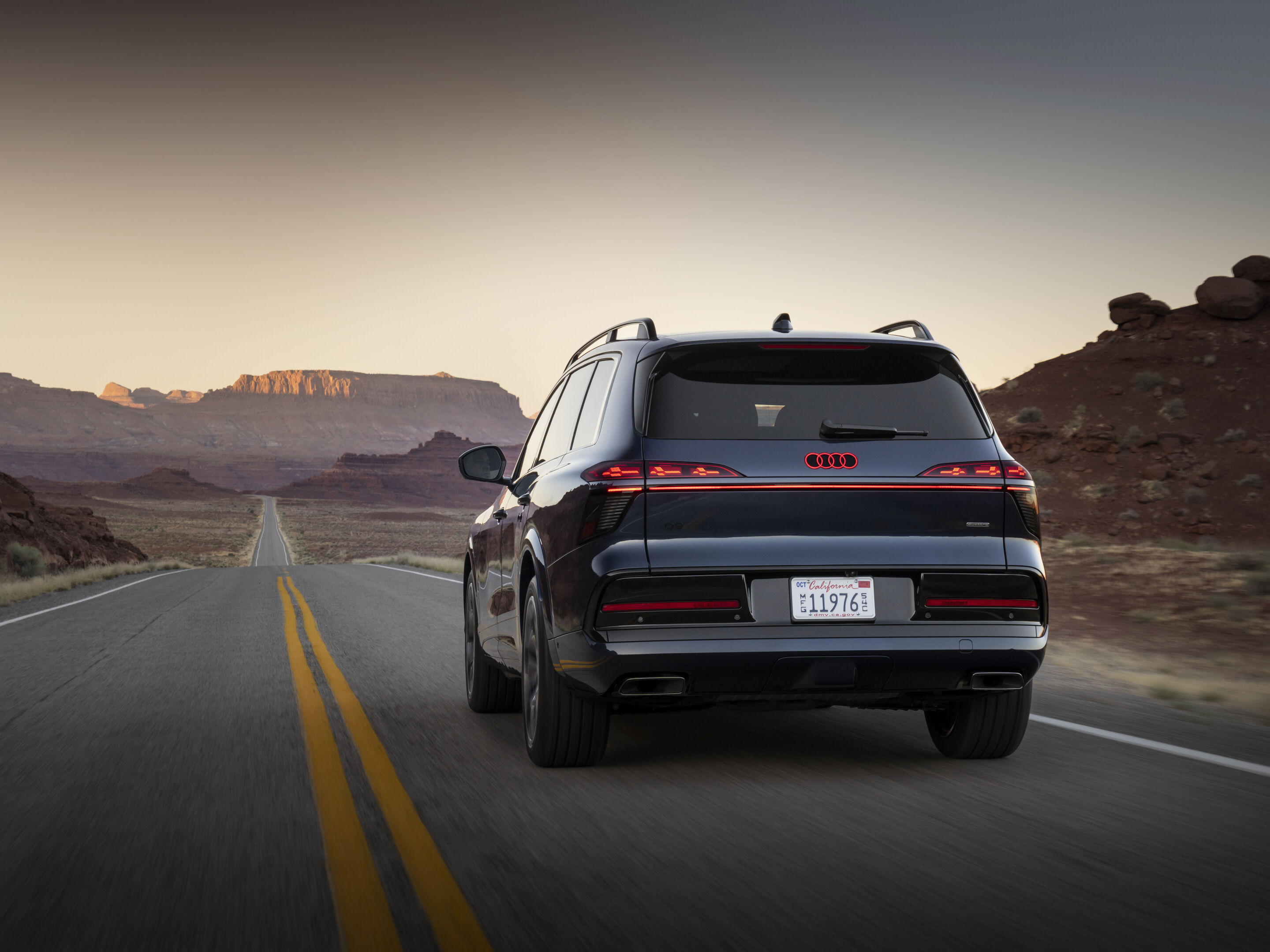 Audi Q9 SUV - Waitomo blue metallic, dynamic photo, exterior, three-quarter rear view