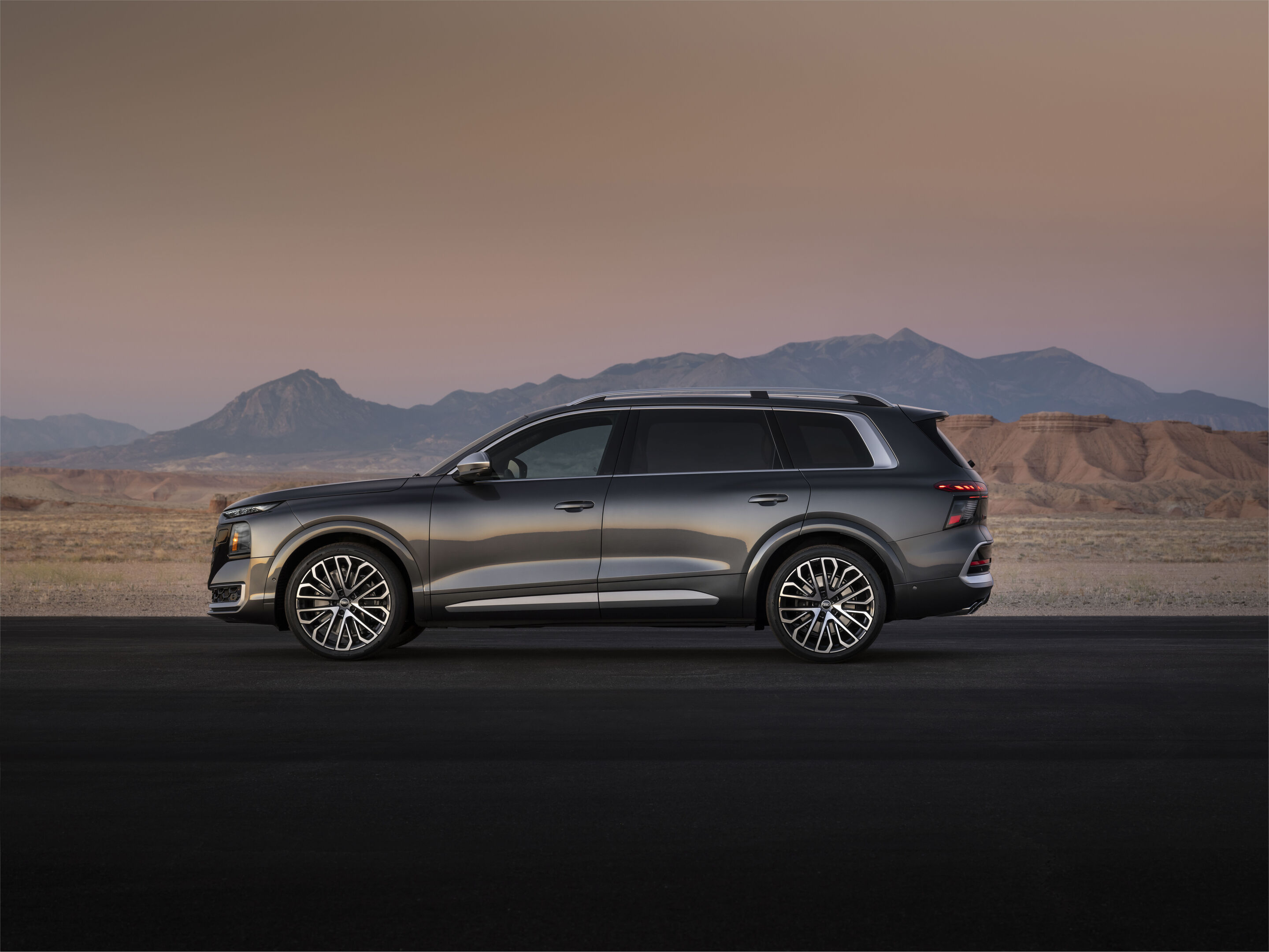 Audi SQ9 SUV - Daytona grey metallic, outdoor static photo, exterior, side view